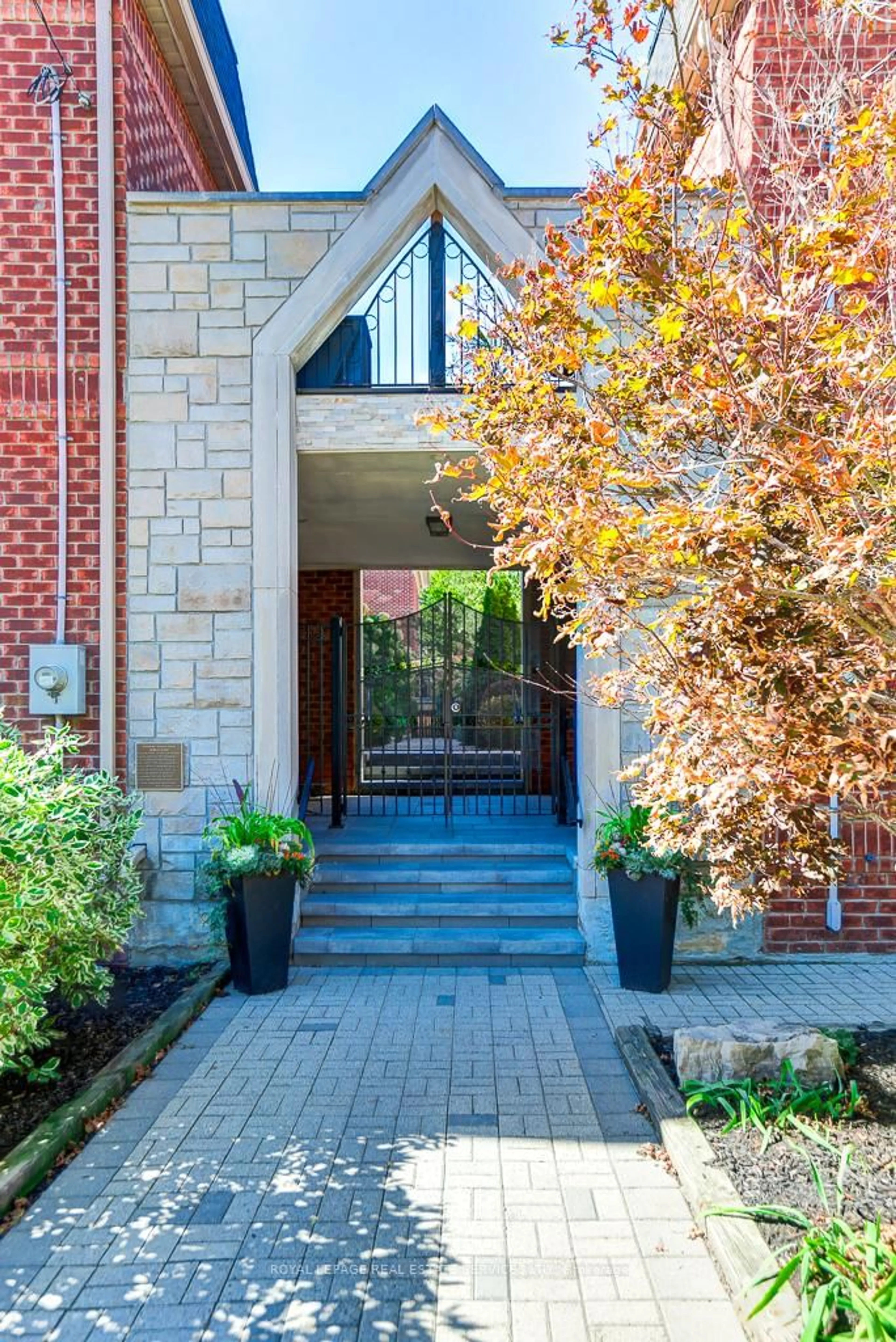 Unknown for 13 Archgate Lane, Toronto Ontario M6E 5A9