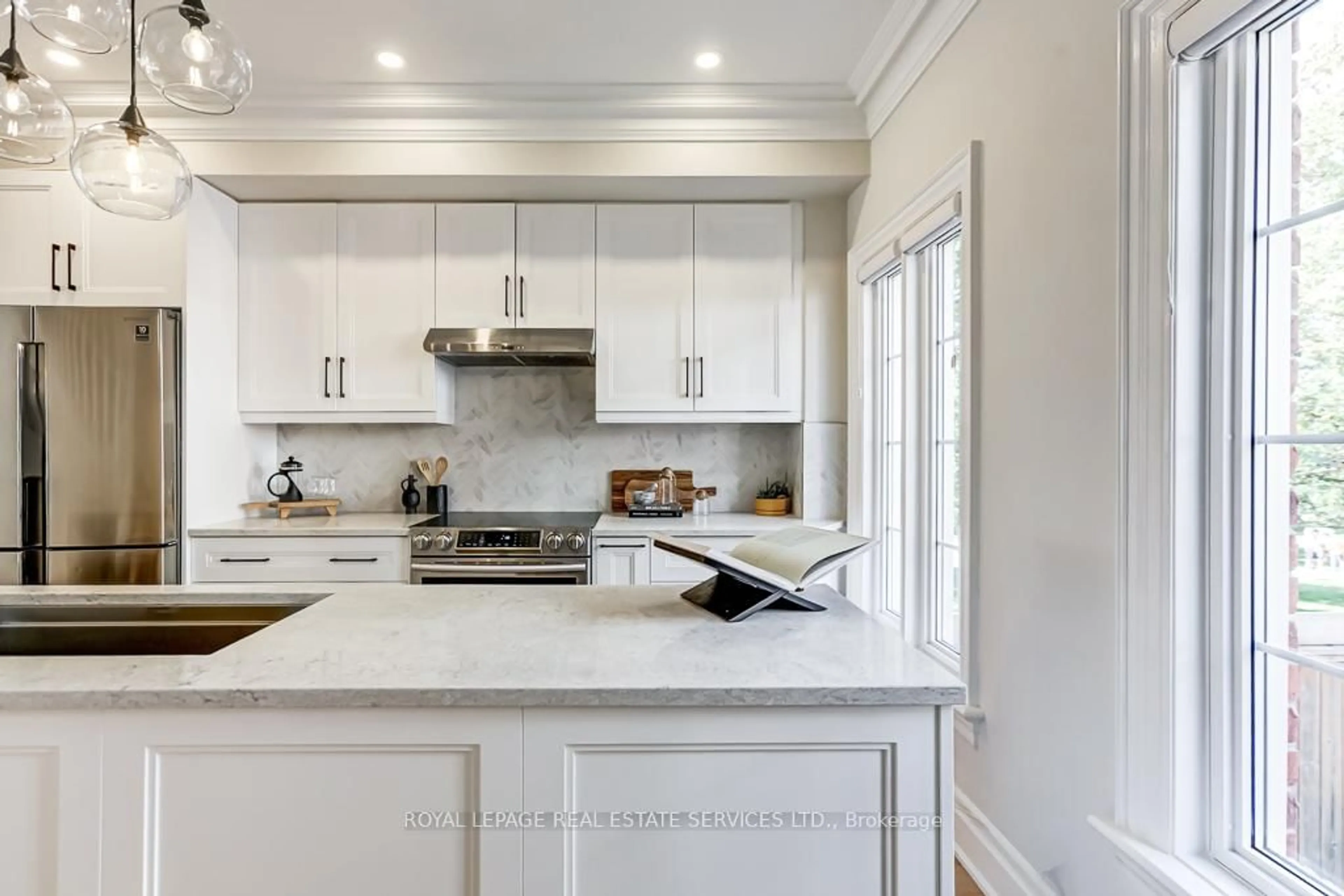 Contemporary kitchen, ceramic/tile floor for 13 Archgate Lane, Toronto Ontario M6E 5A9