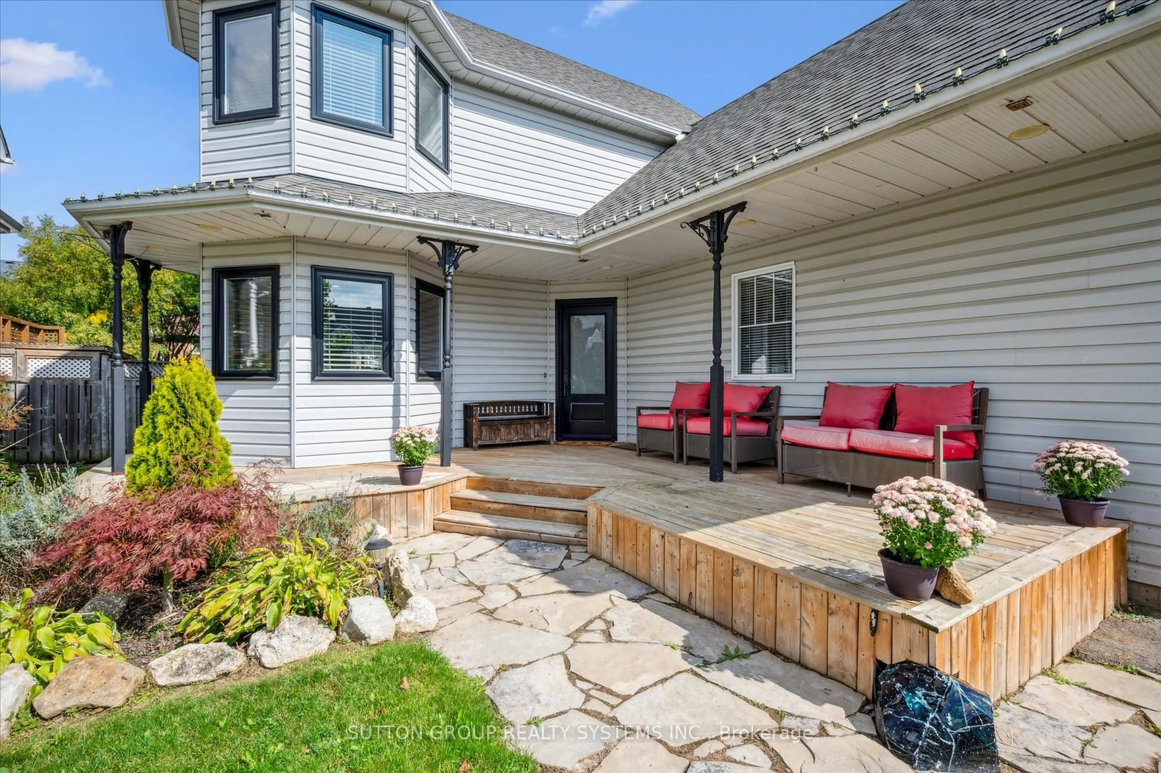 Patio, street for 87 Dairy Dr, Halton Hills Ontario L7J 2Y1