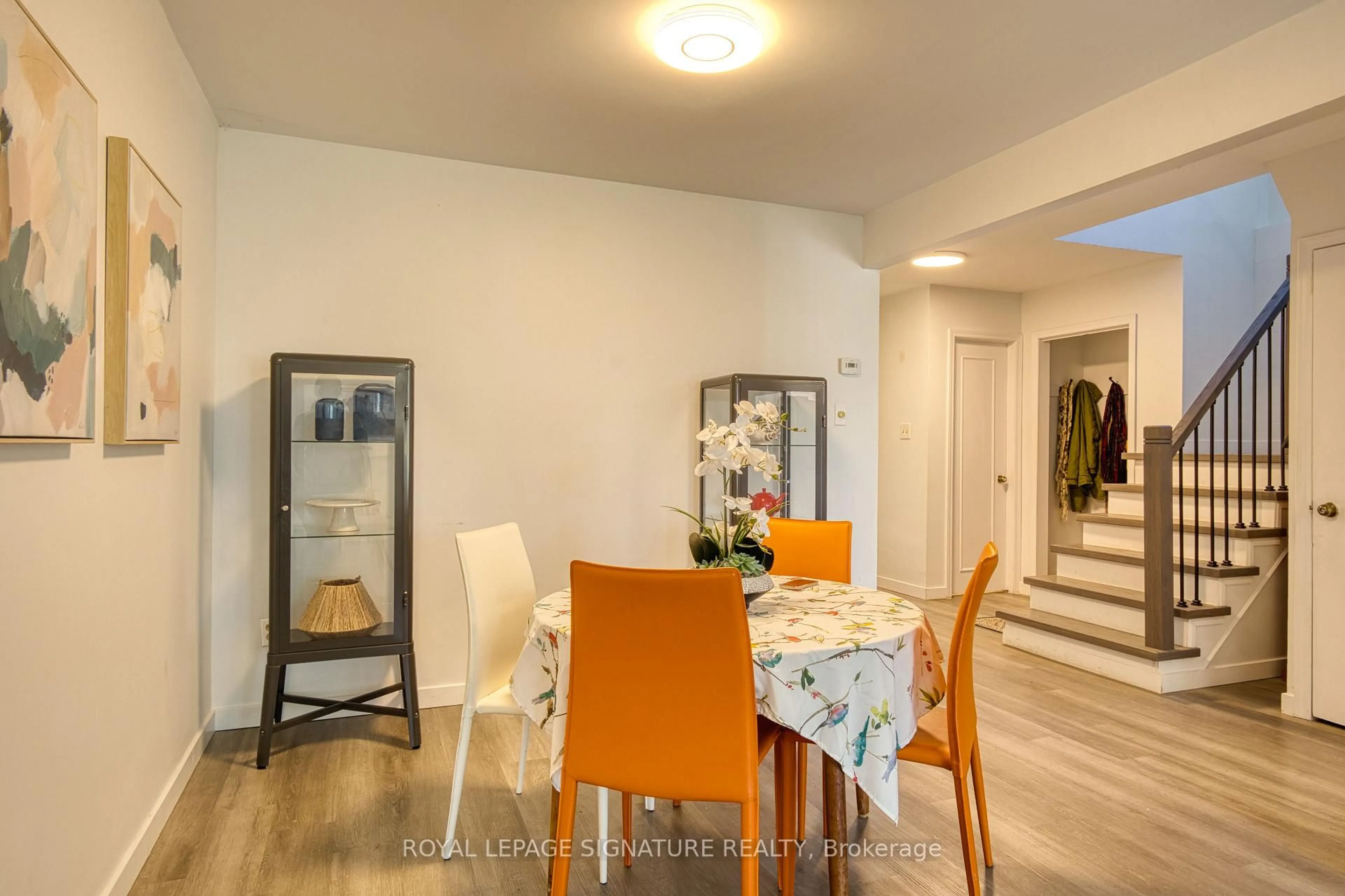 Dining room, unknown for 2466 Cobbinshaw Circ, Mississauga Ontario L5N 2G3