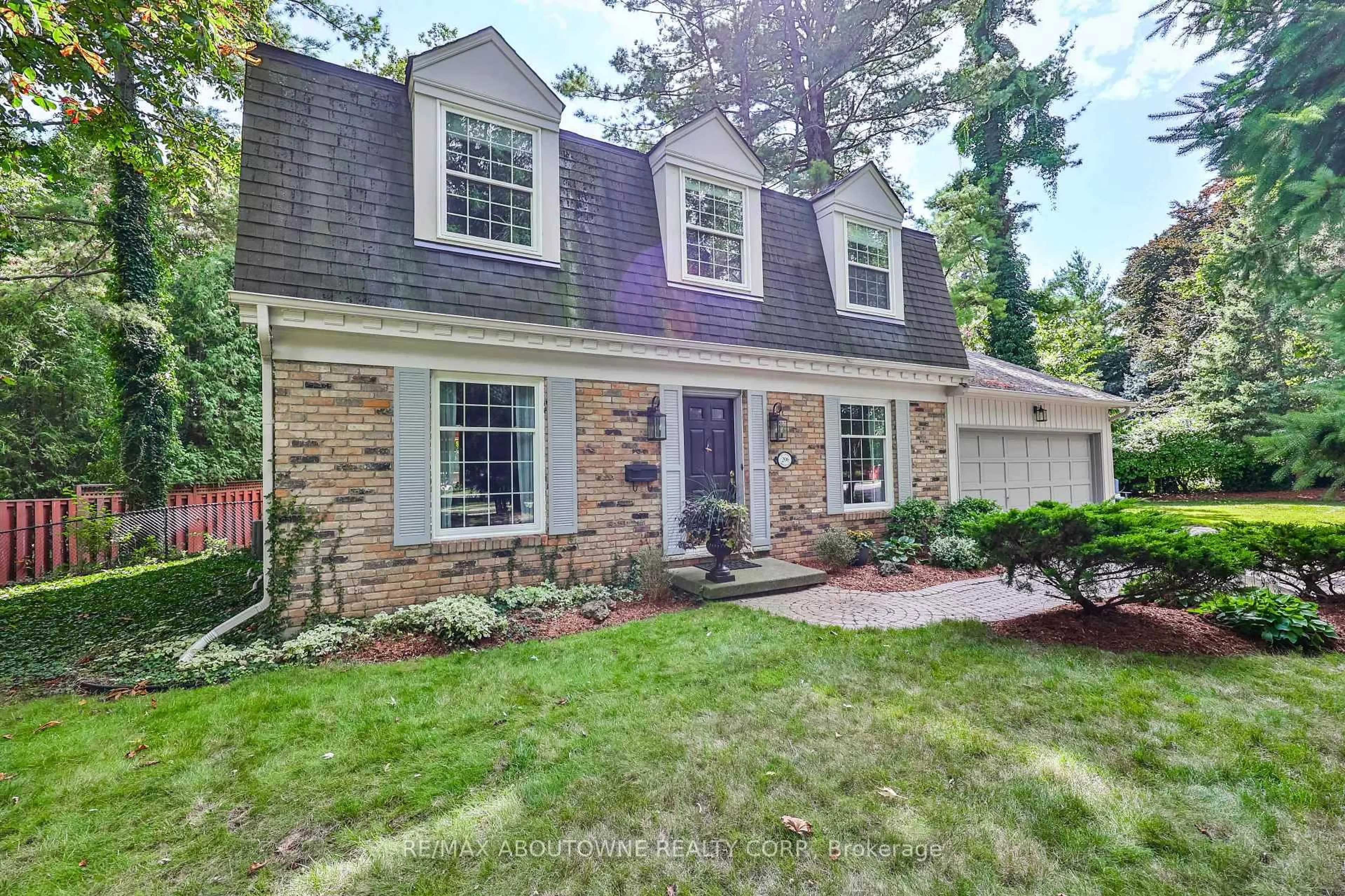 Home with brick exterior material, street for 206 Rossmore Blvd, Burlington Ontario L7N 1R1