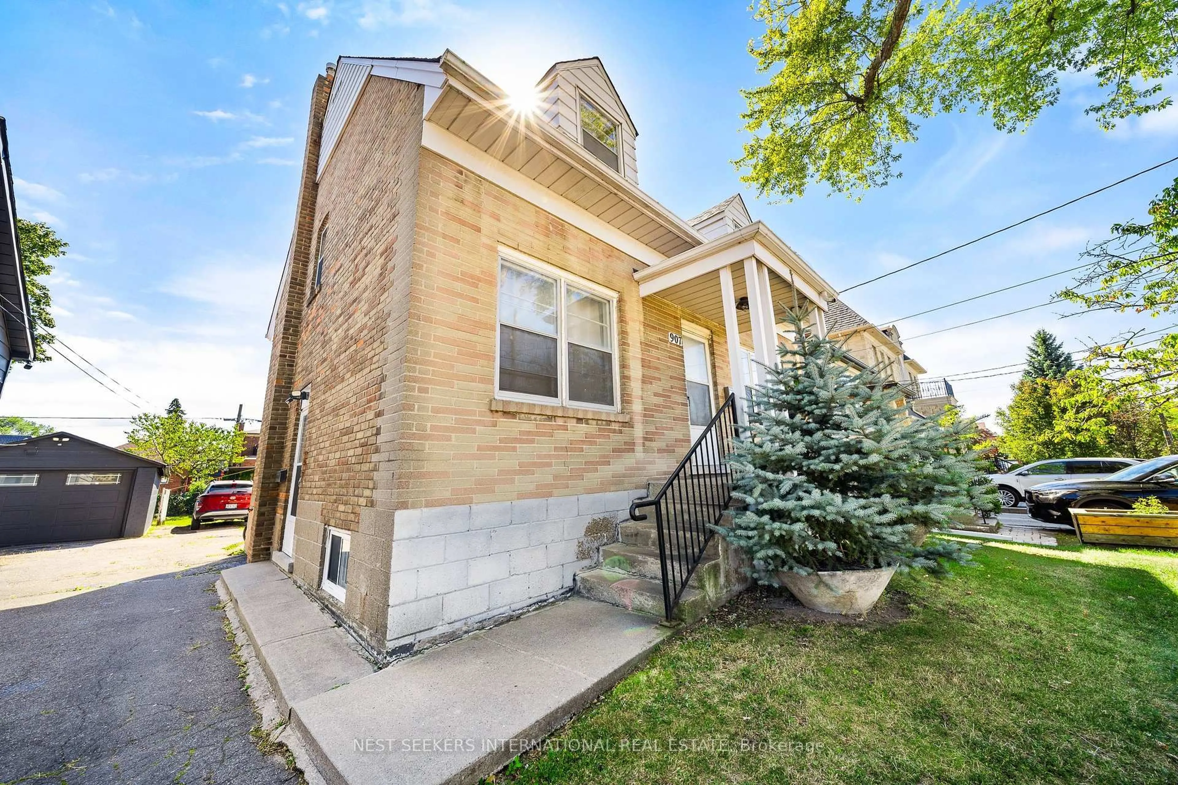 Unknown for 907 Glencairn Ave, Toronto Ontario M6B 2A6