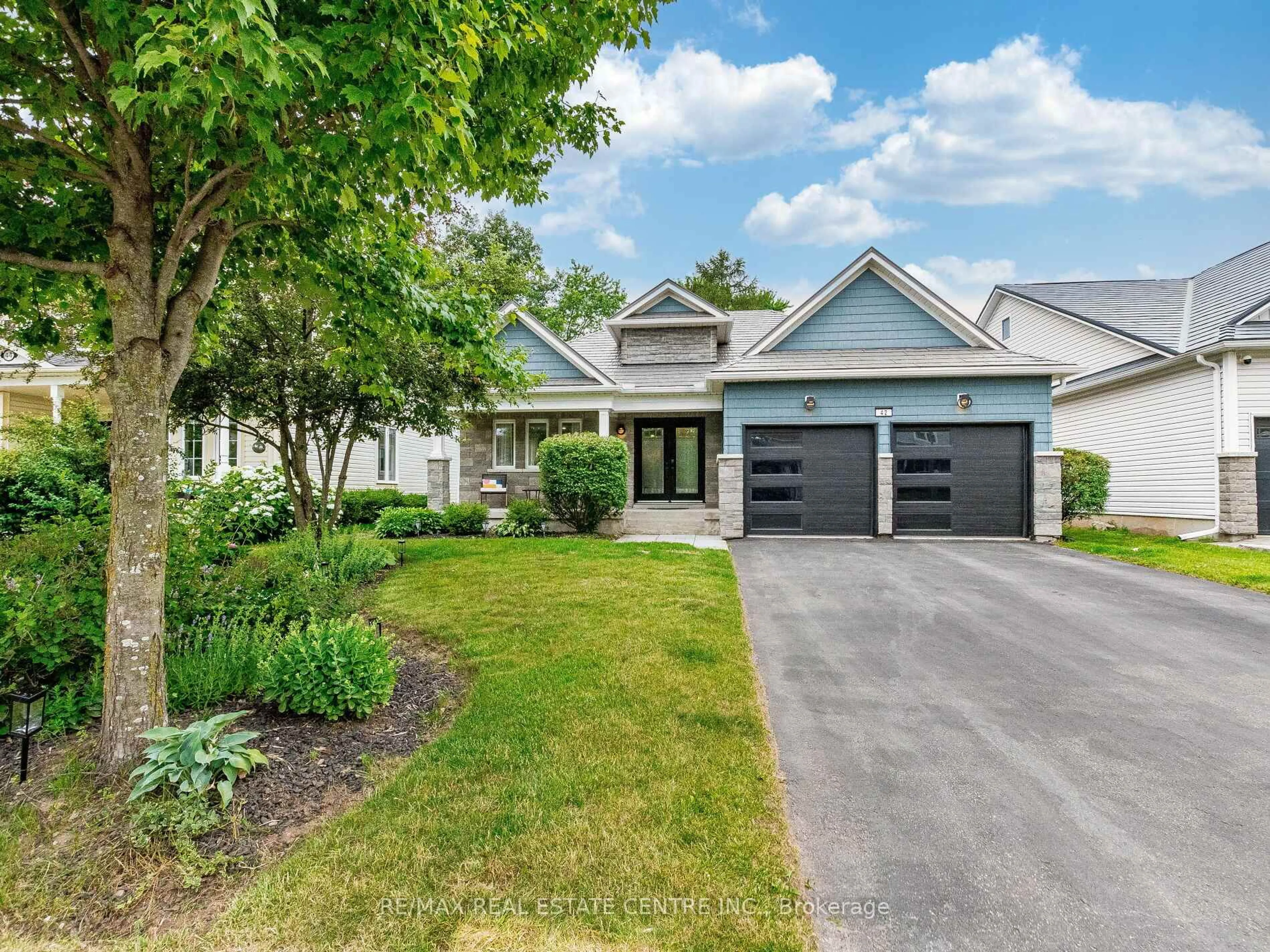 Home with vinyl exterior material, street for 42 Somerville Rd, Halton Hills Ontario L7J 3A1