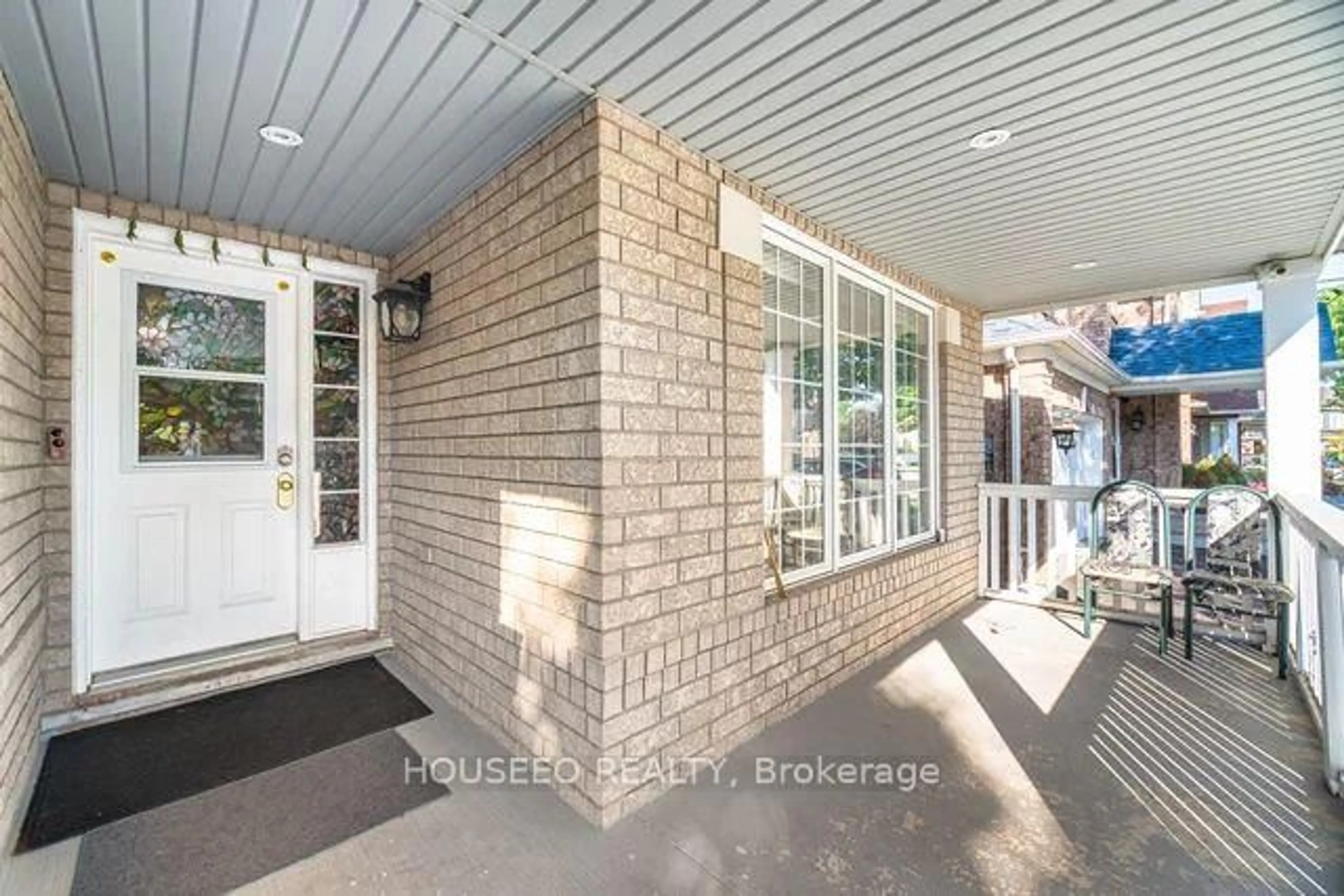 Indoor entryway for 16 Vision Way, Brampton Ontario L6P 1H7