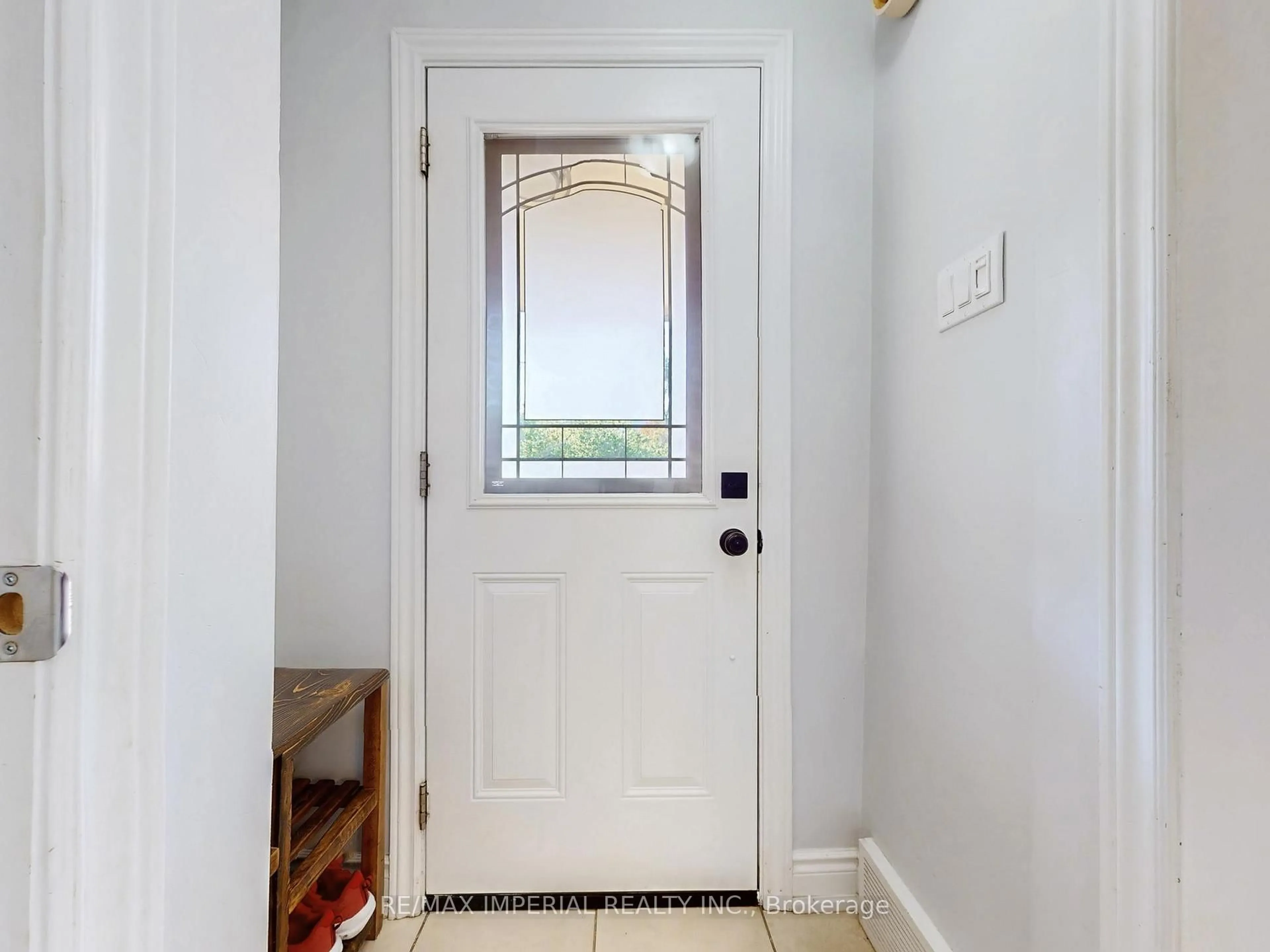 Indoor entryway for 598 Ridelle Ave, Toronto Ontario M6B 1K9