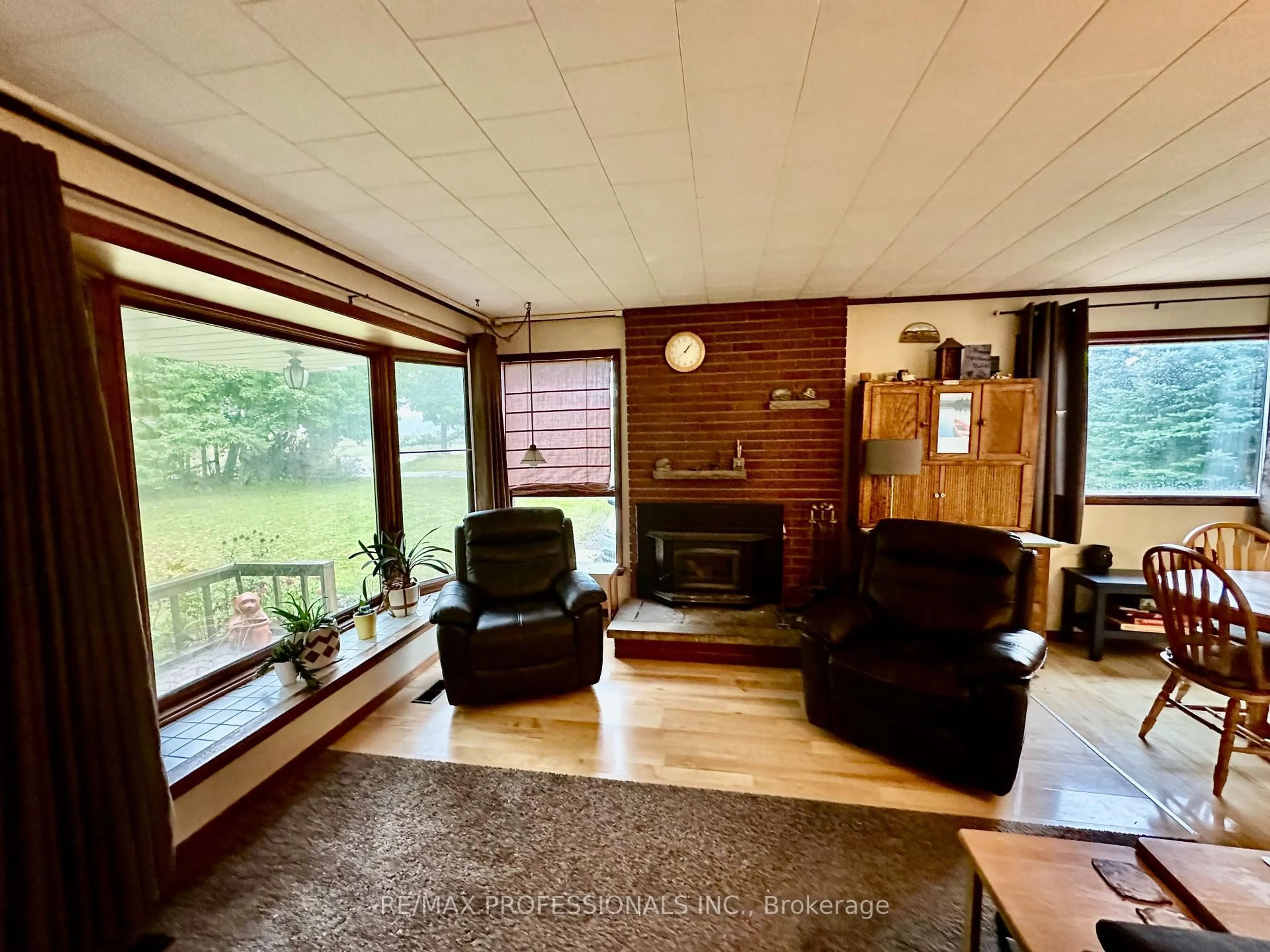 Living room with furniture, wood/laminate floor for 13958 Trafalgar Rd, Halton Hills Ontario L7G 4S4