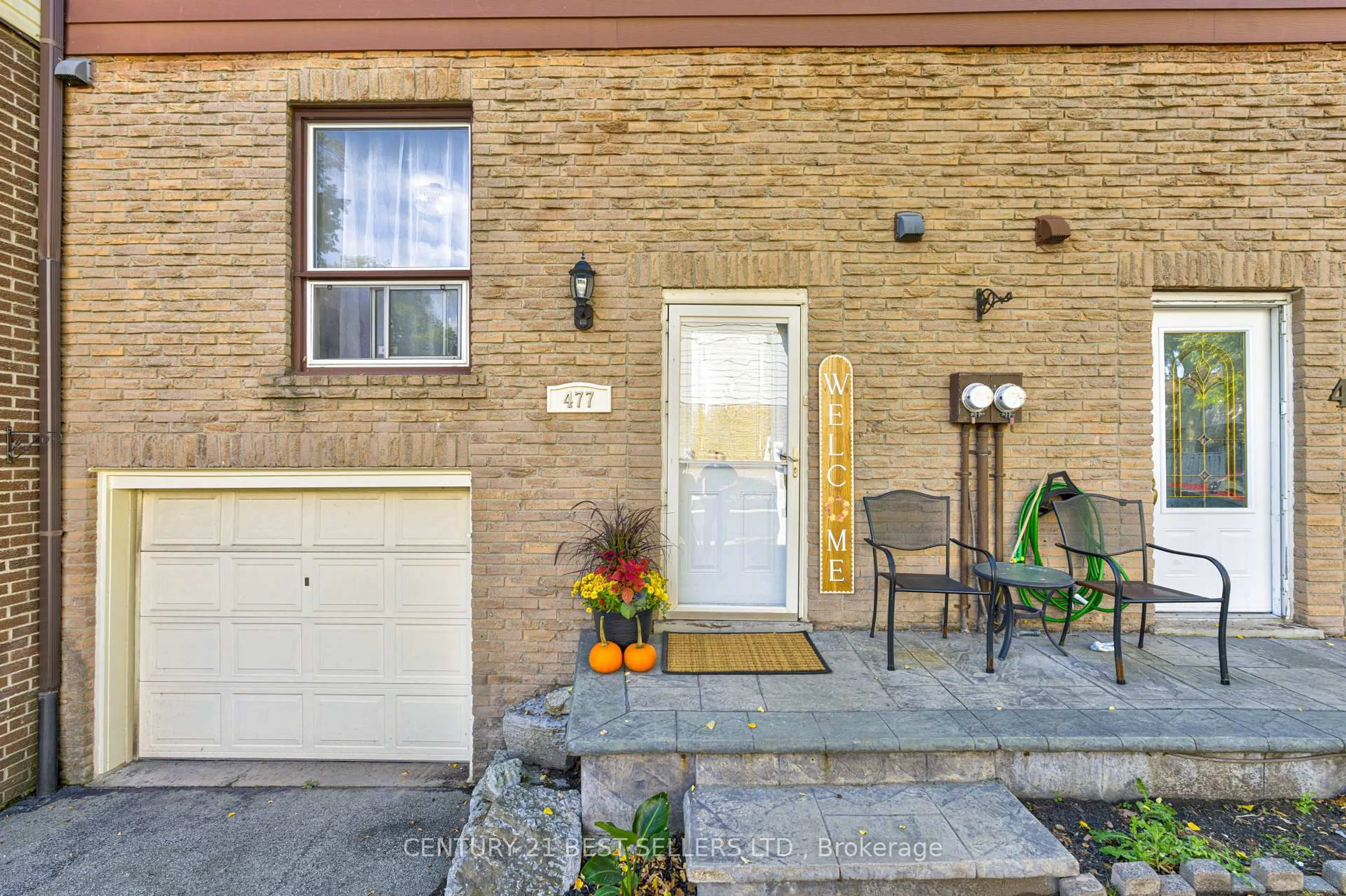 Indoor entryway for 477 Ontario St #477, Milton Ontario L9T 3J4