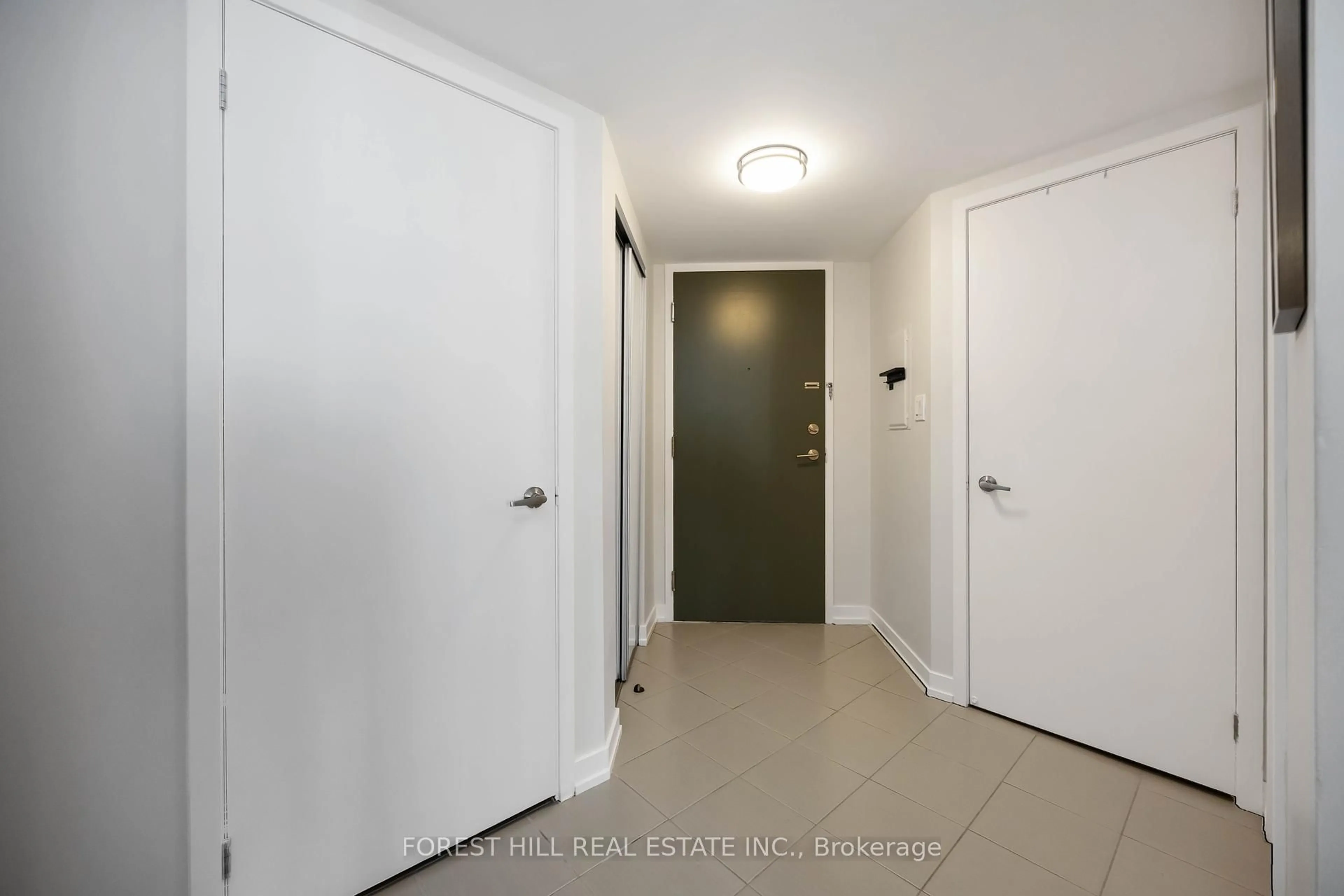 Indoor entryway for 816 Lansdowne Ave #623, Toronto Ontario M6H 4K6