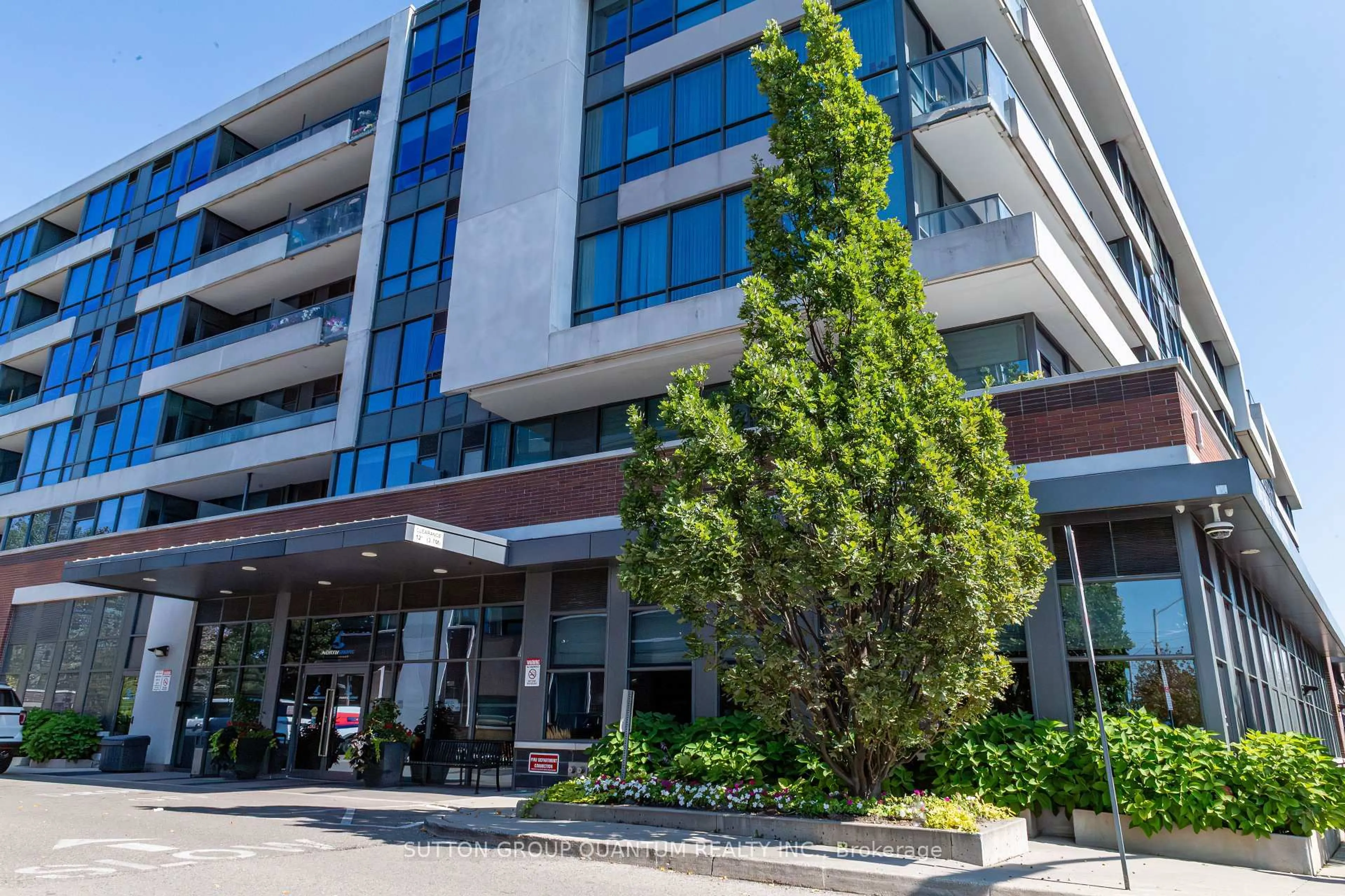 Patio, building for 1 Hurontario St #602, Mississauga Ontario L5G 0A3