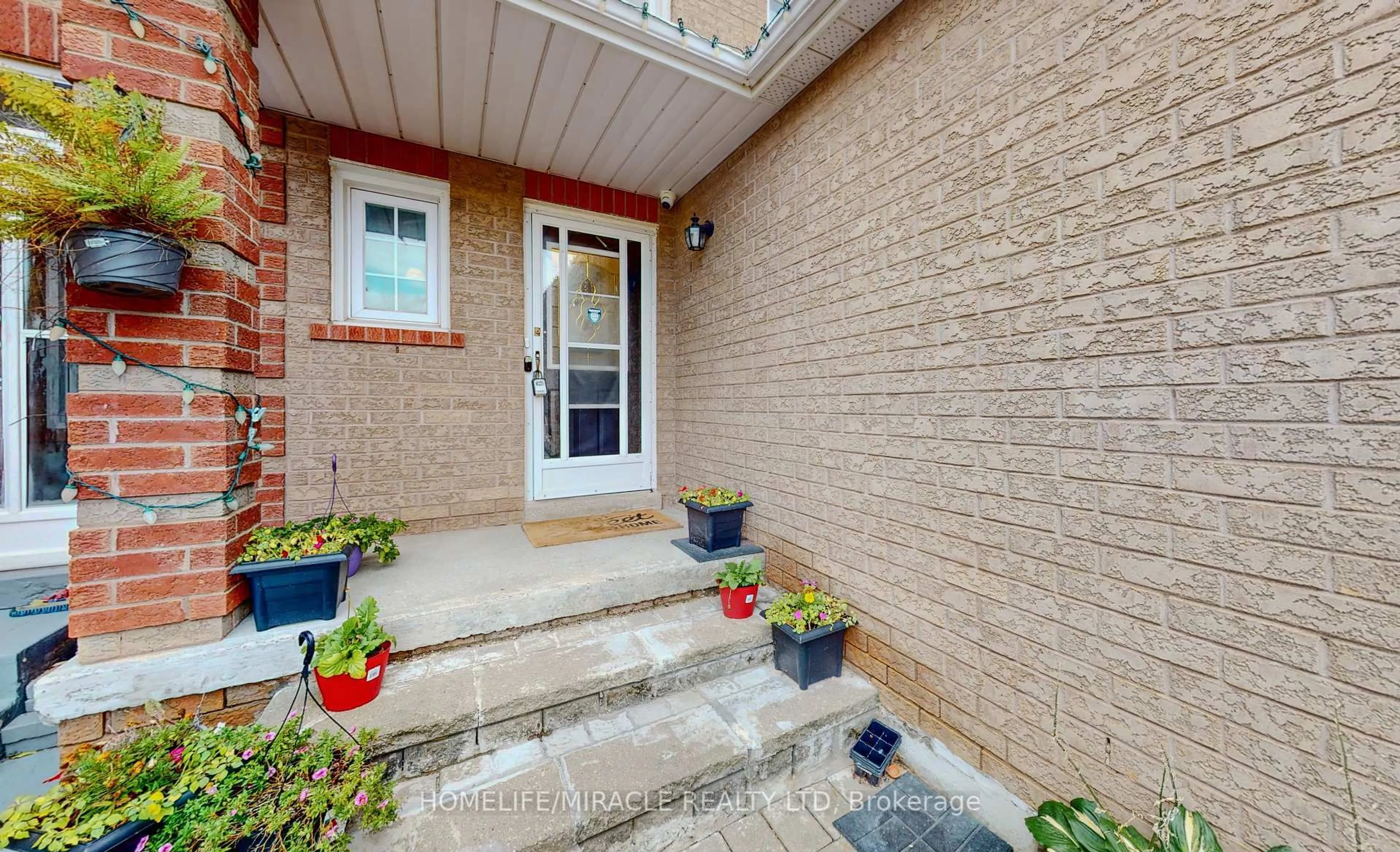 Indoor entryway for 36 Mannel Cres, Brampton Ontario L6Y 5E2