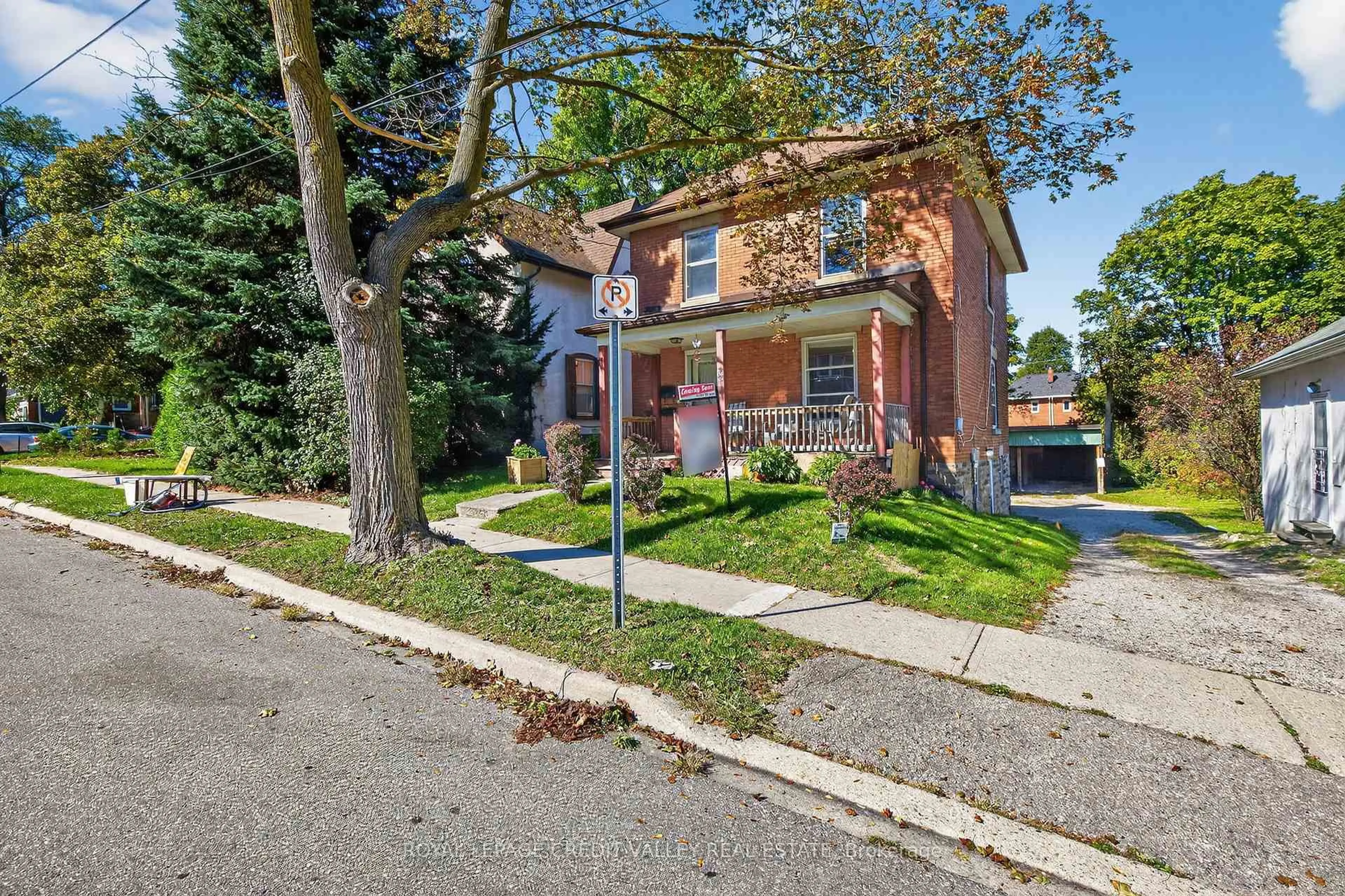 Home with brick exterior material, street for 34 Joseph St, Brampton Ontario L6X 1H6