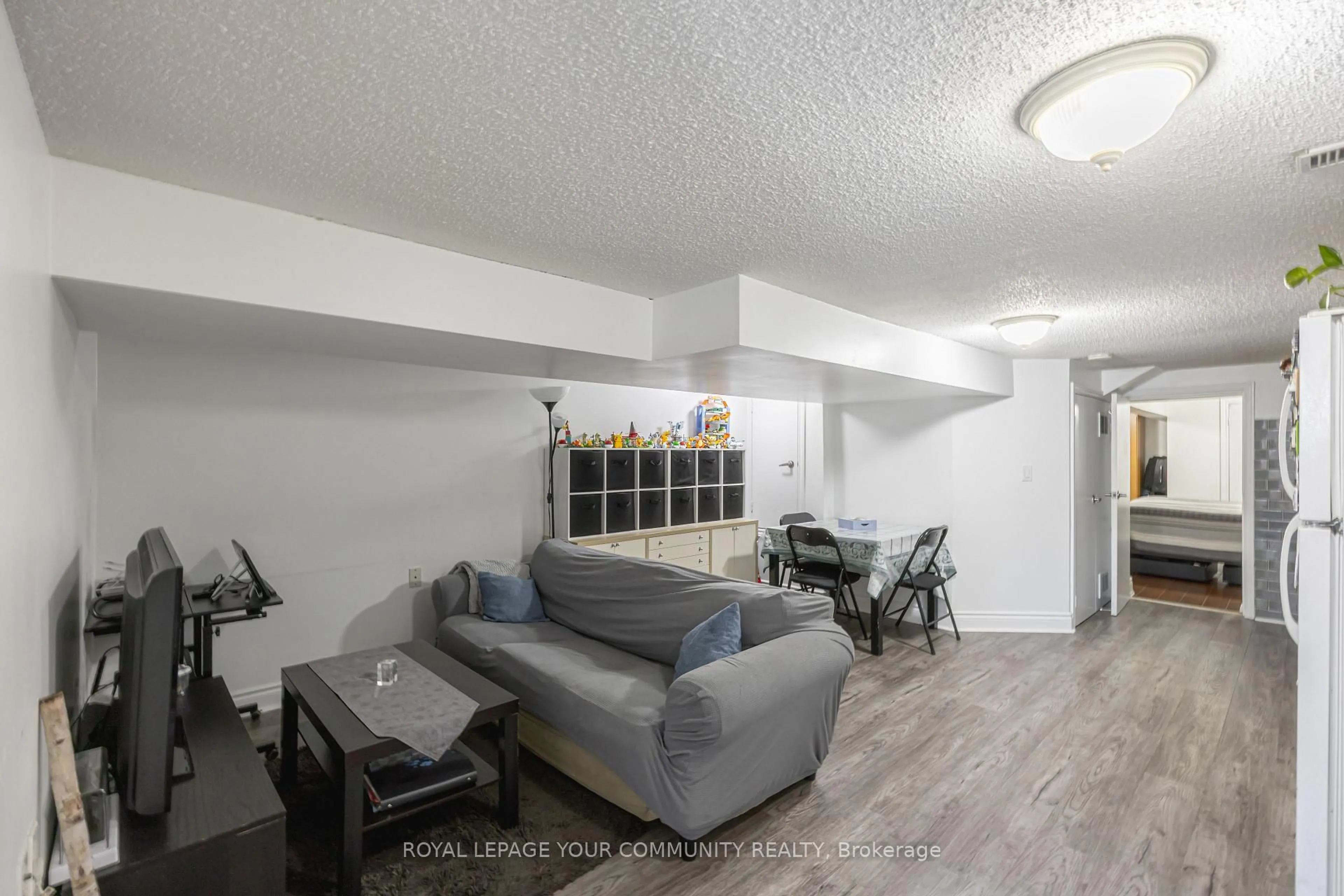 A pic of a room for 154 Day Ave, Toronto Ontario M6E 3W3
