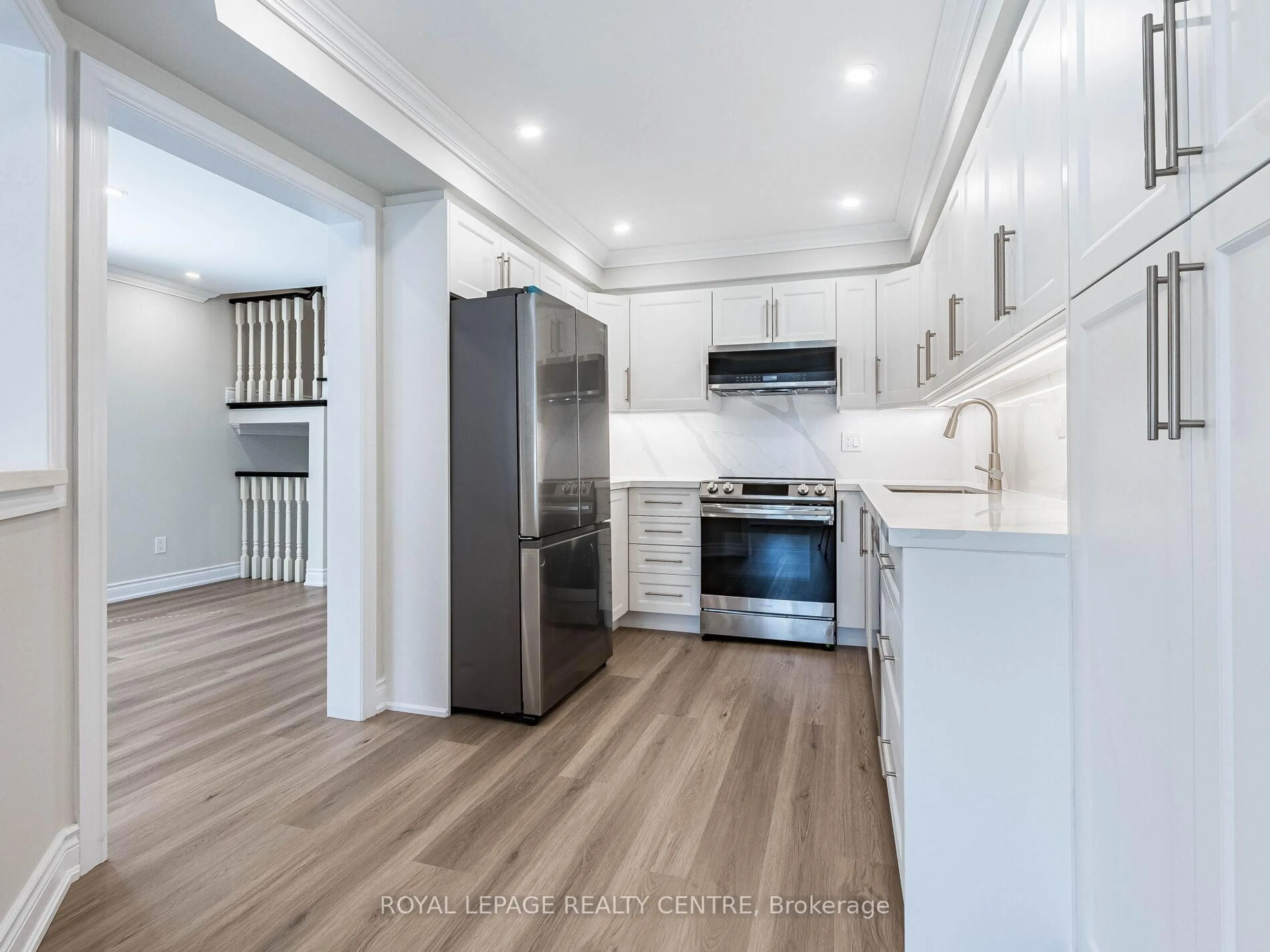 Open concept kitchen, wood/laminate floor for 455 Apache Crt #62, Mississauga Ontario L4Z 3W8