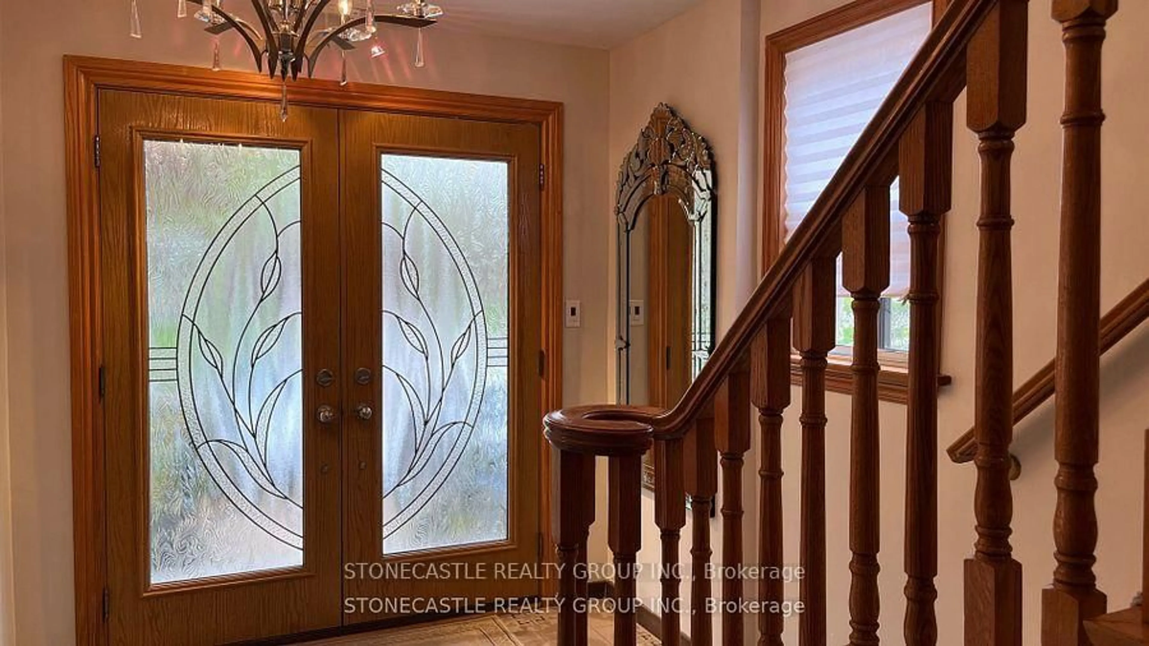 Indoor foyer for 23 Quinan Dr, Toronto Ontario M6L 1E8