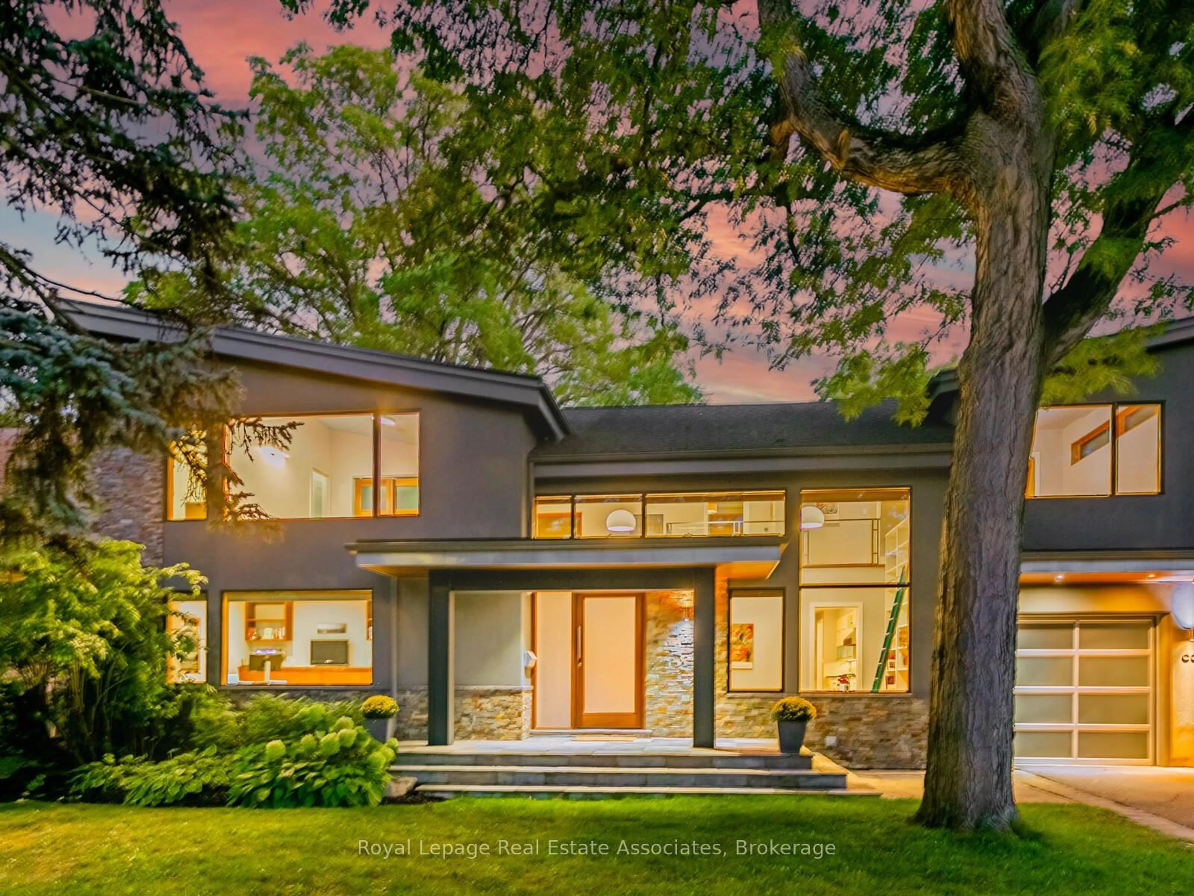 Home with brick exterior material, street for 66 Inglewood Dr, Mississauga Ontario L5G 1X6
