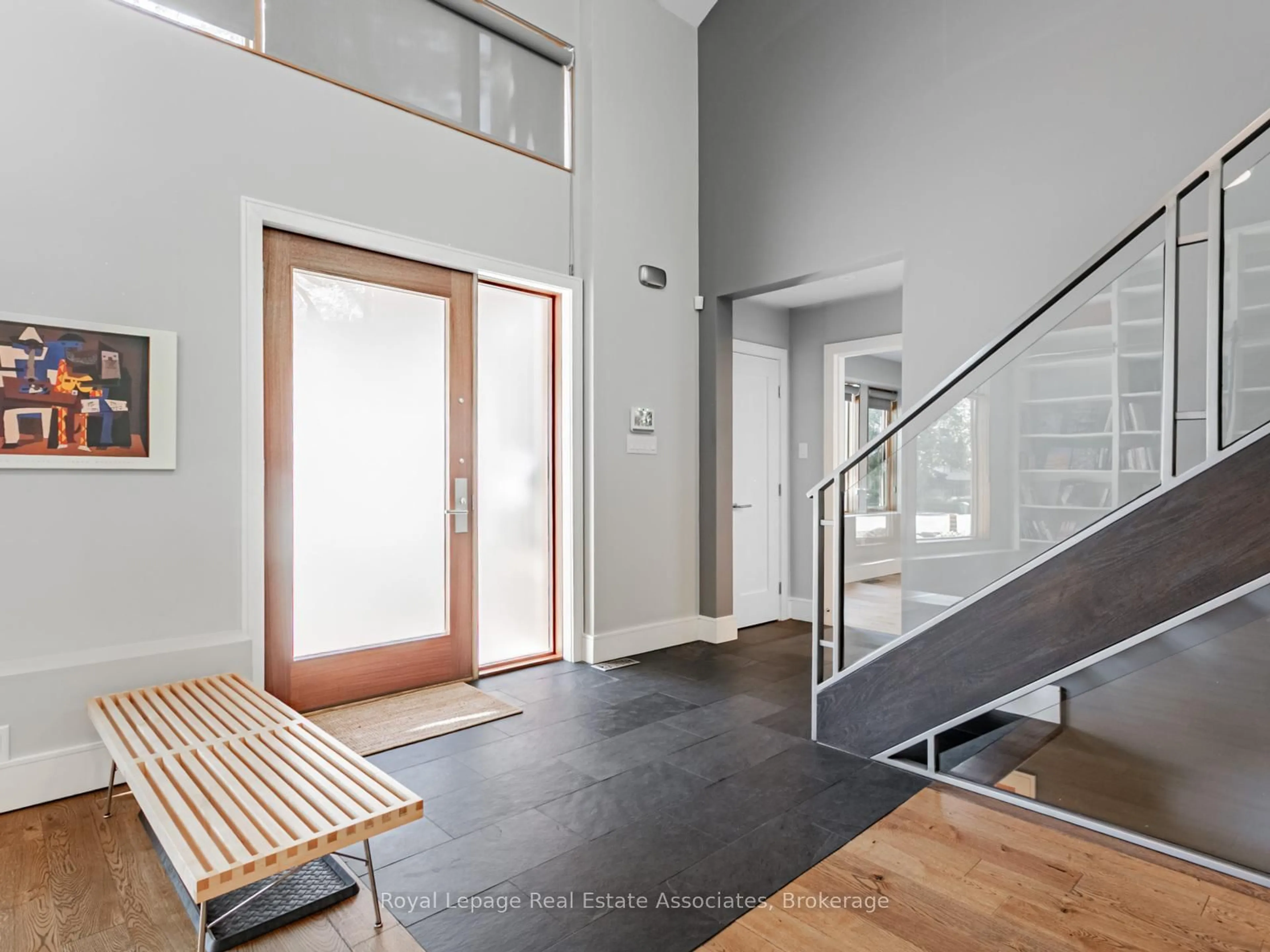 Indoor entryway for 66 Inglewood Dr, Mississauga Ontario L5G 1X6