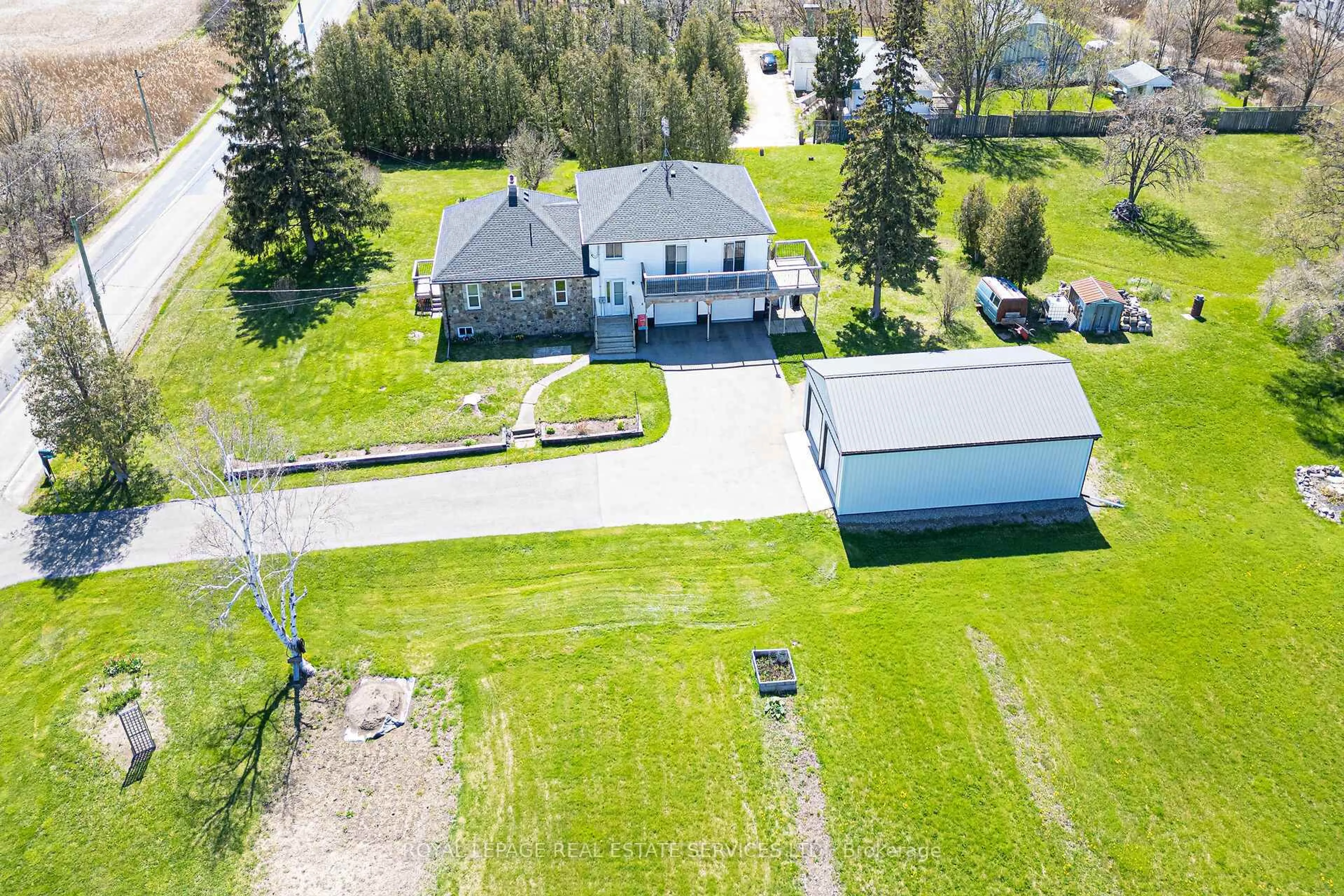 A pic from outside/outdoor area/front of a property/back of a property/a pic from drone, street for 3029 Burnhamthorpe Rd, Milton Ontario L9T 5S2