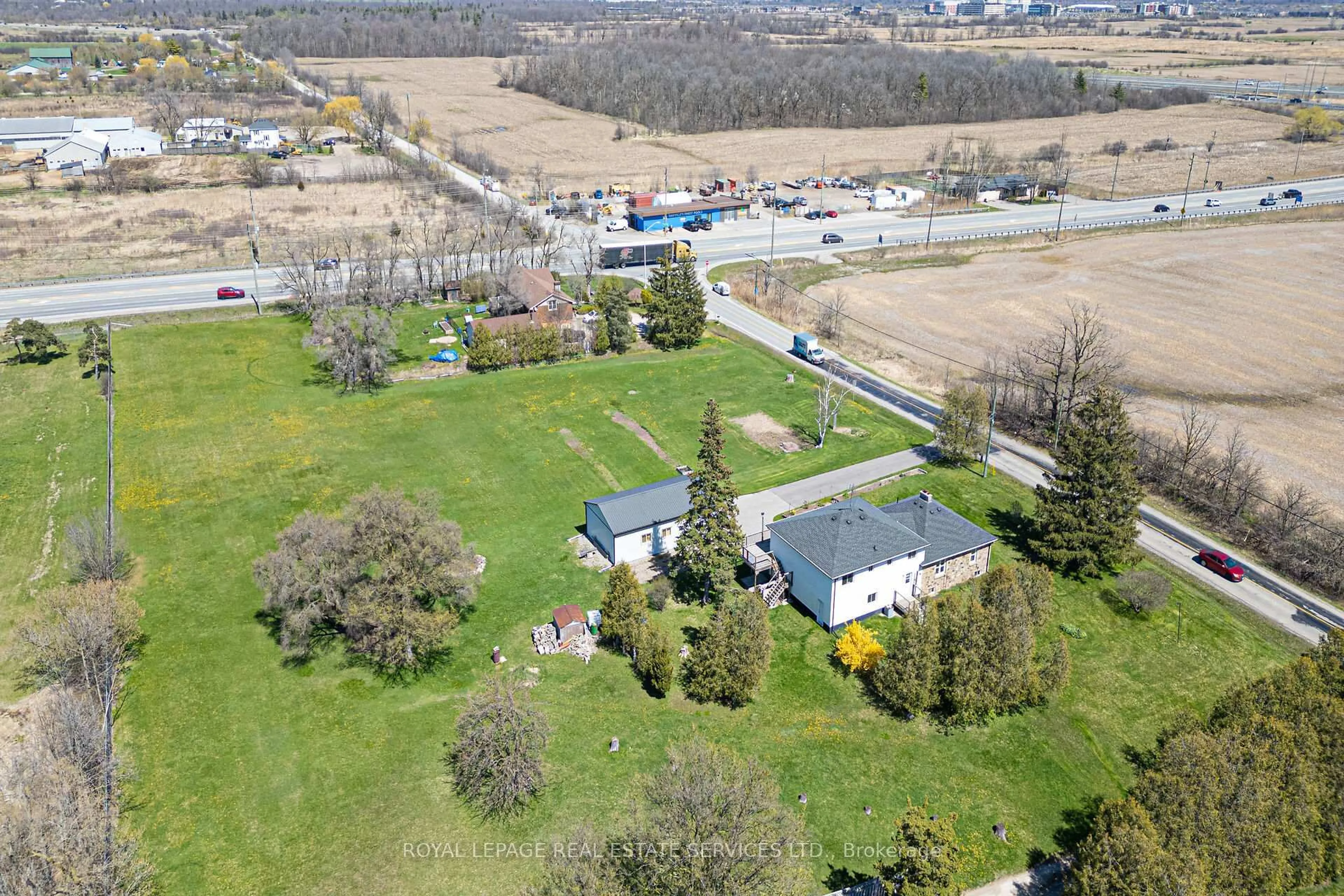 A pic from outside/outdoor area/front of a property/back of a property/a pic from drone, unknown for 3029 Burnhamthorpe Rd, Milton Ontario L9T 5S2