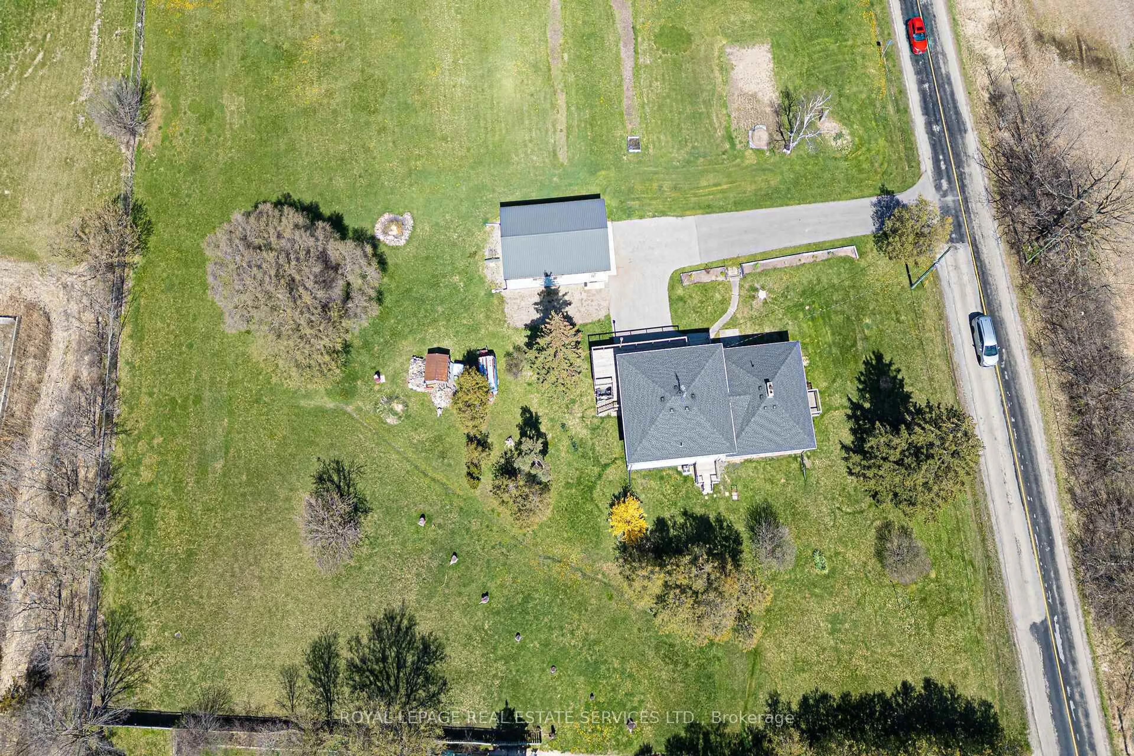A pic from outside/outdoor area/front of a property/back of a property/a pic from drone, street for 3029 Burnhamthorpe Rd, Milton Ontario L9T 5S2