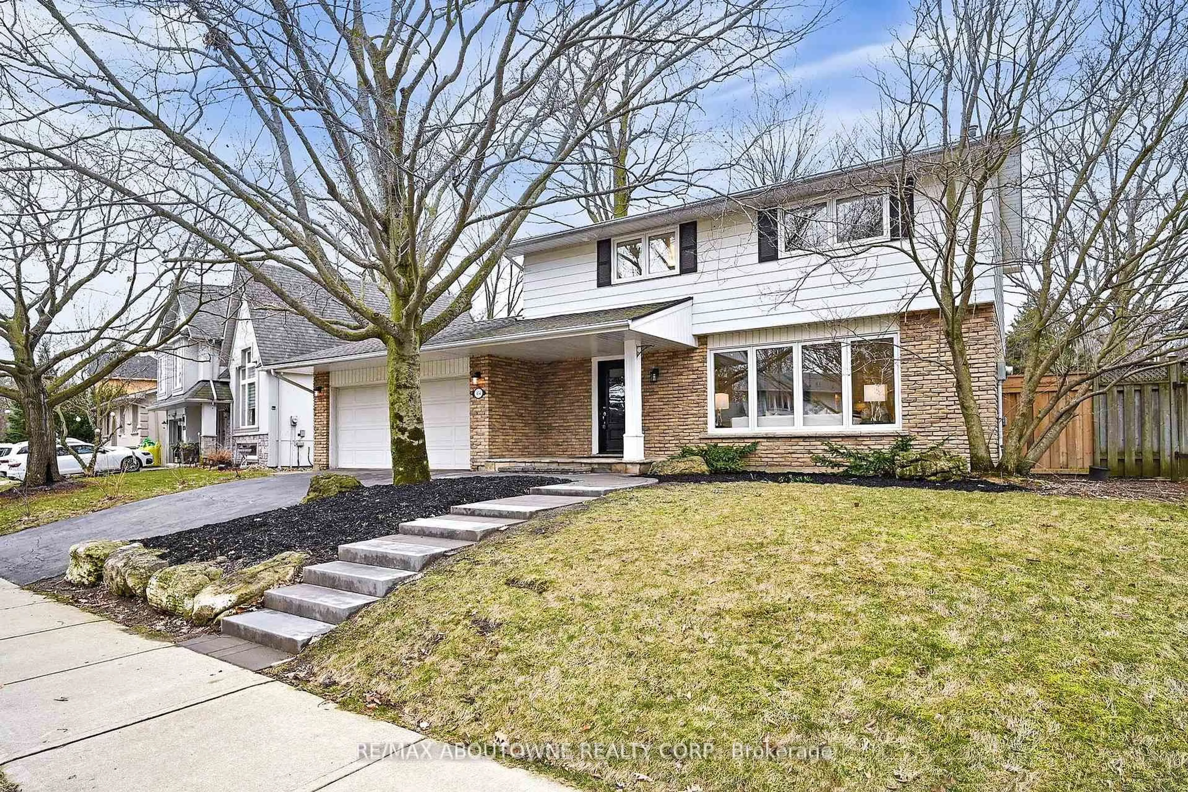 Home with brick exterior material, street for 434 BROOKMILL Rd, Oakville Ontario L6J 5K5
