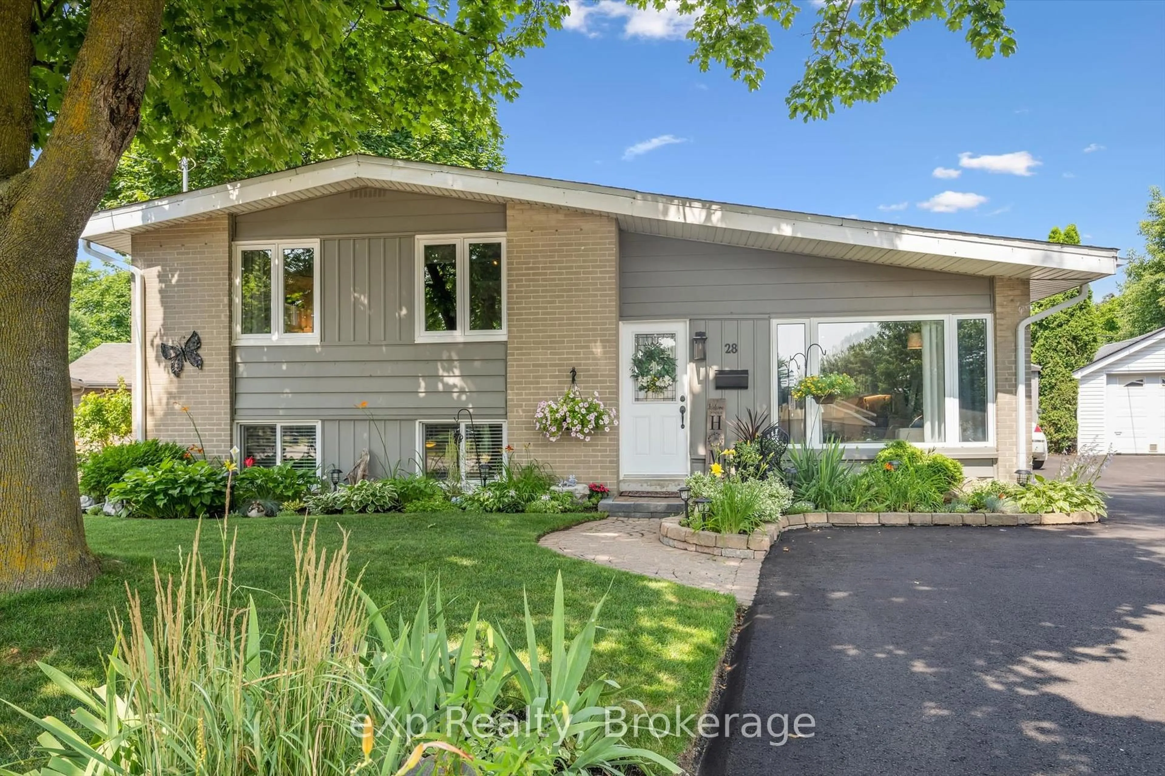 Unknown for 28 ALSTON Crt, Brampton Ontario L6W 3B6