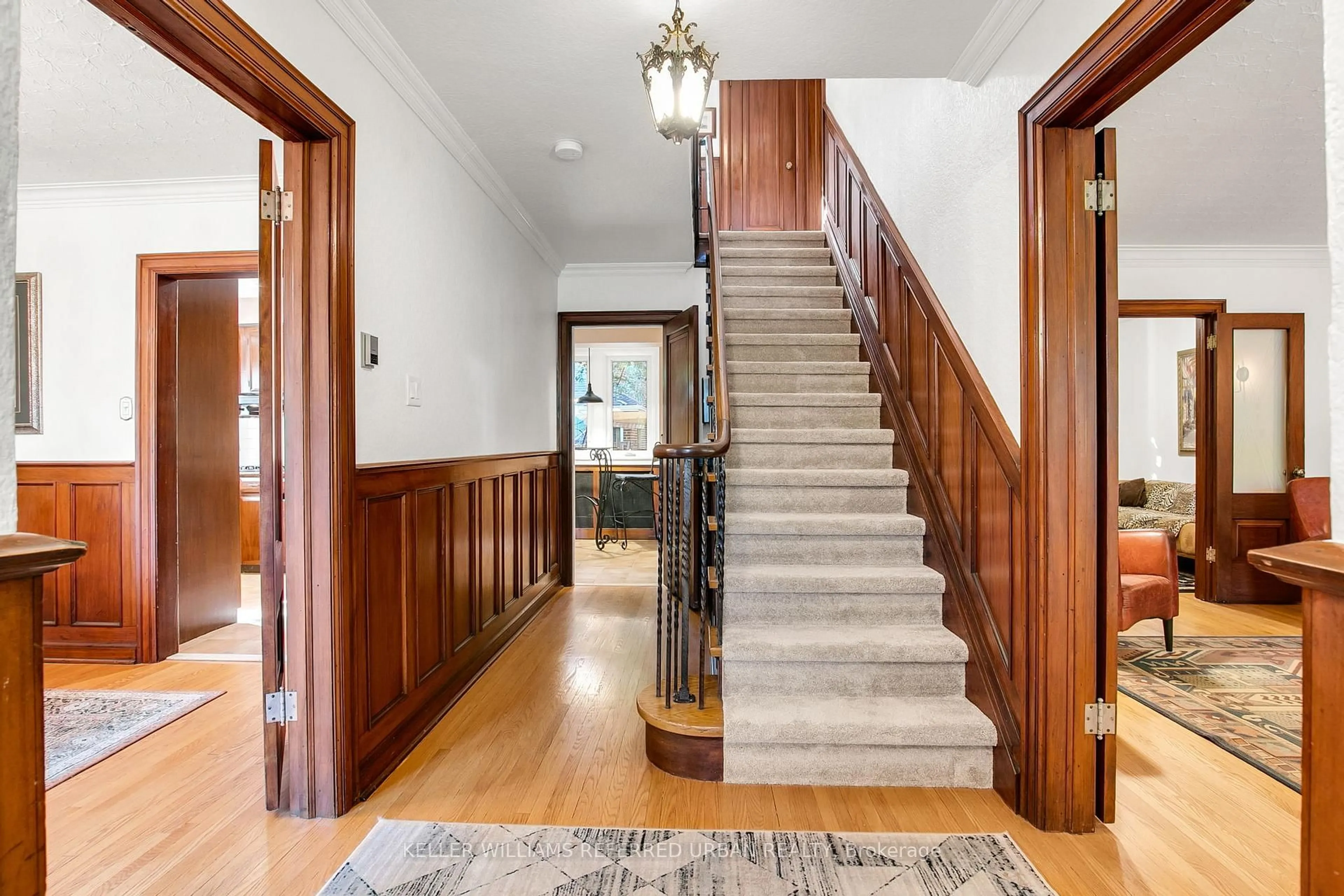 Indoor foyer for 6 Old Mill Terr, Toronto Ontario M8X 1A2