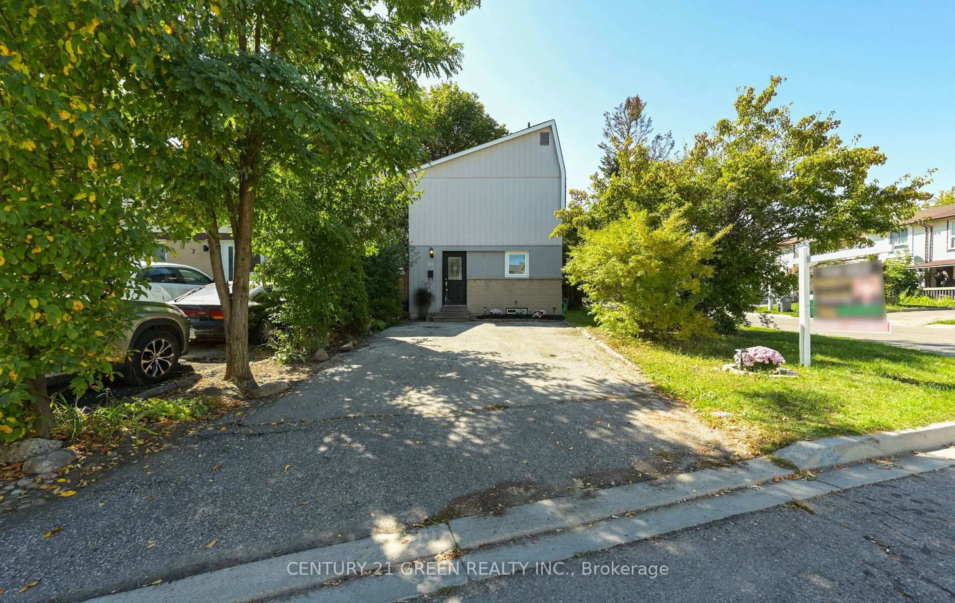 A pic from outside/outdoor area/front of a property/back of a property/a pic from drone, street for 1 Greenarrow Crt, Brampton Ontario L6S 2K1