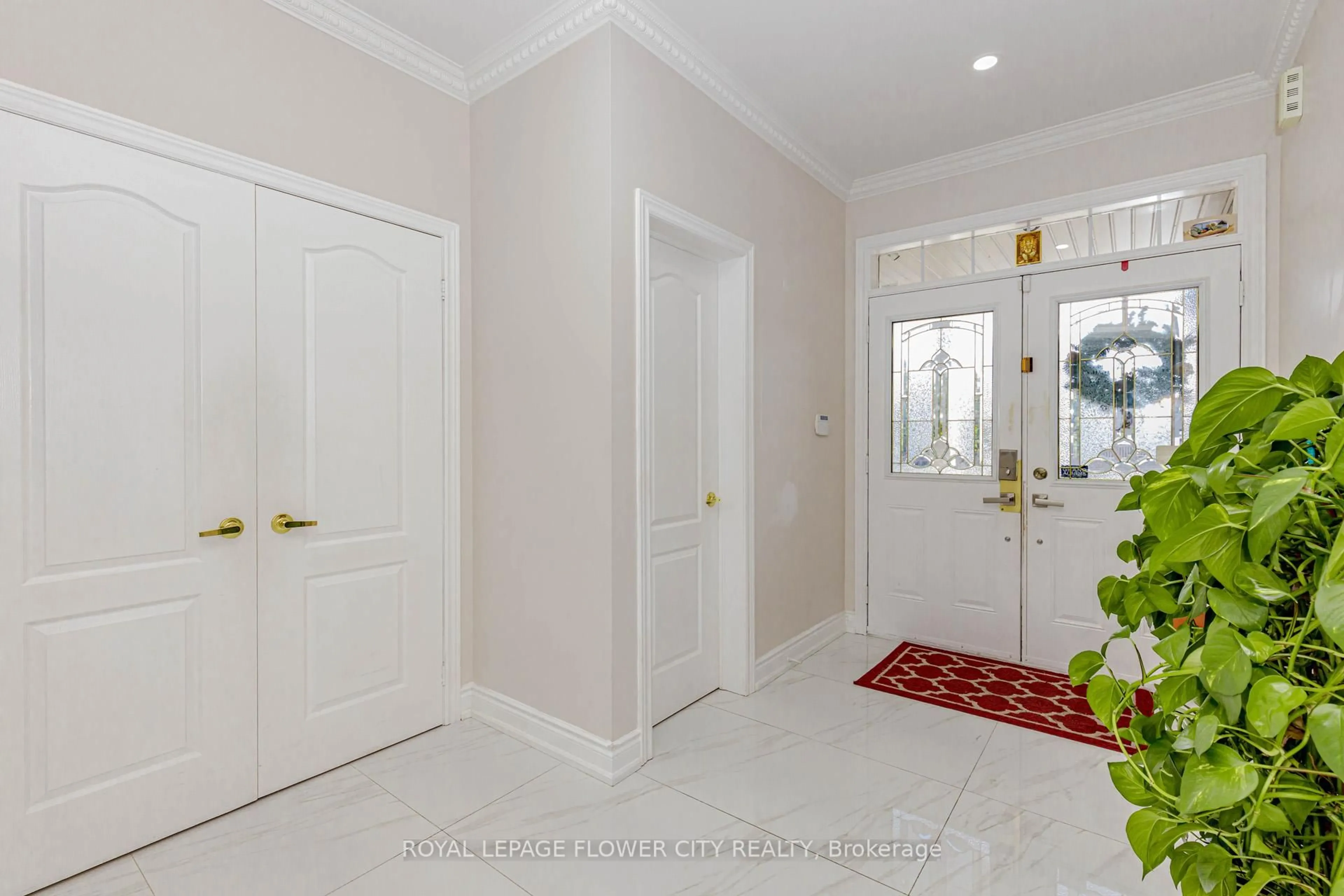 Indoor entryway for 12 Fieldview Dr, Brampton Ontario L6P 2X7