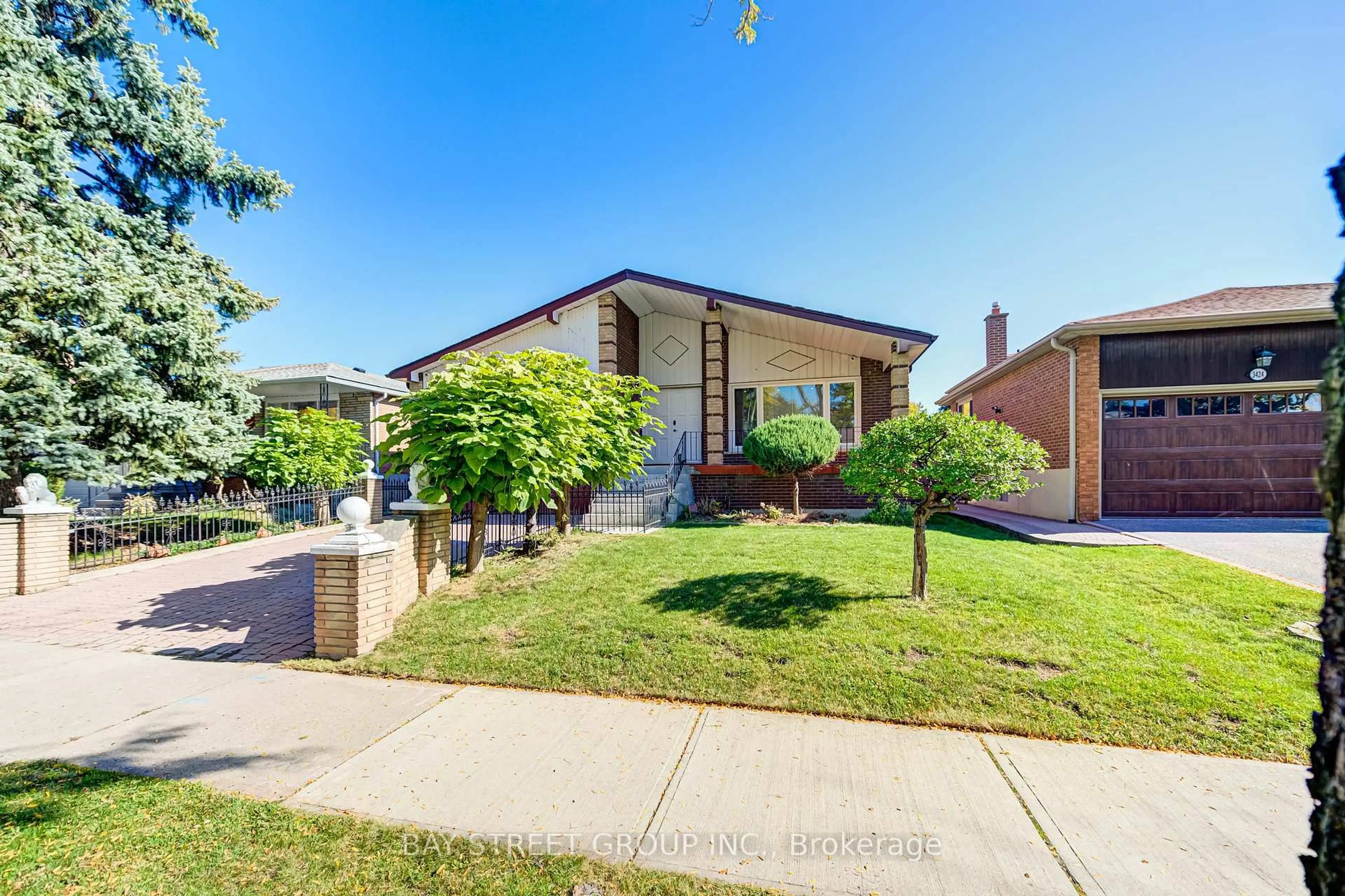 Home with brick exterior material, street for 3420 Charmaine Hts, Mississauga Ontario L5A 3C1