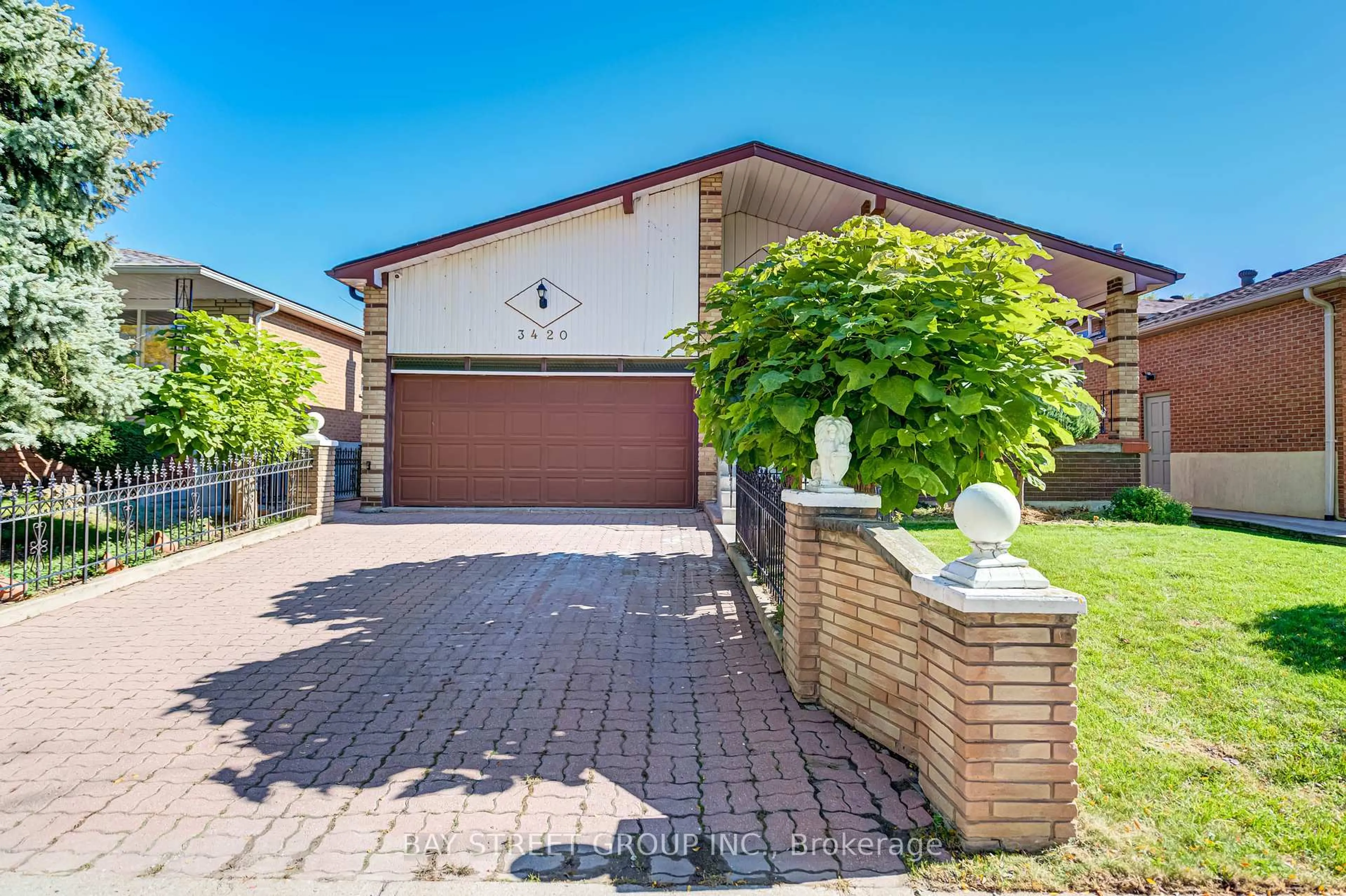Home with brick exterior material, street for 3420 Charmaine Hts, Mississauga Ontario L5A 3C1