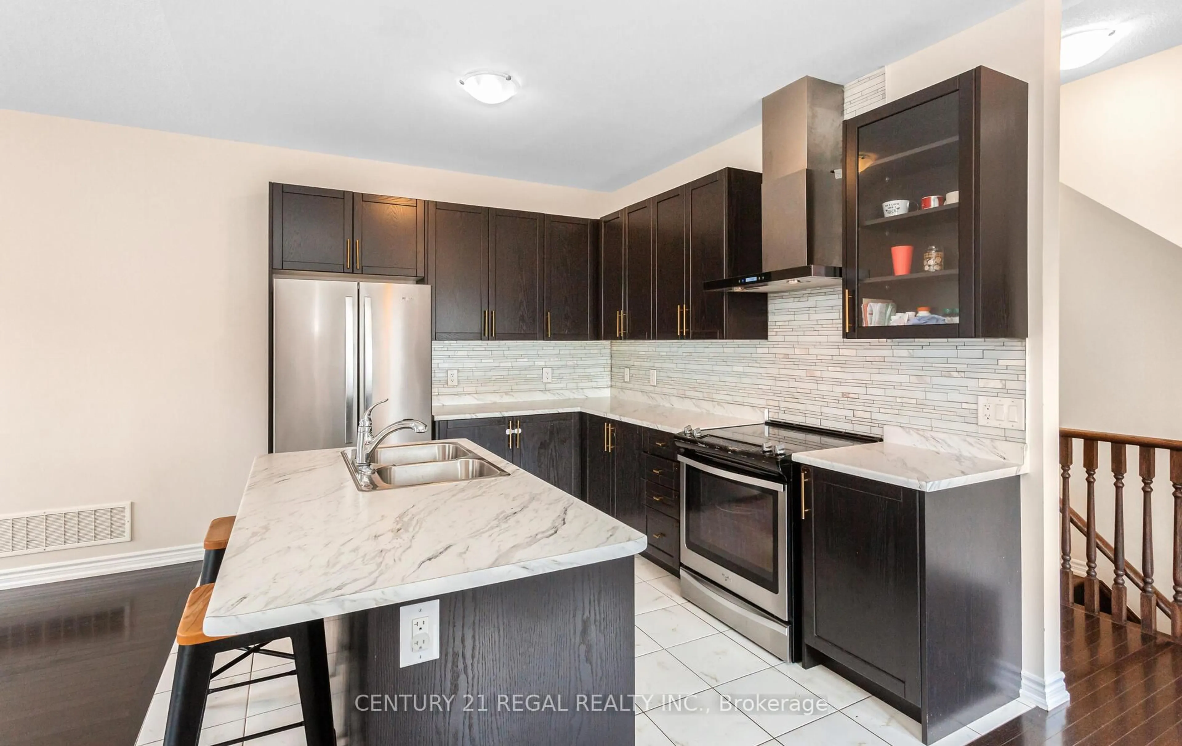 Open concept kitchen, ceramic/tile floor for 3 Glasson Lane, Caledon Ontario L7C 4H2
