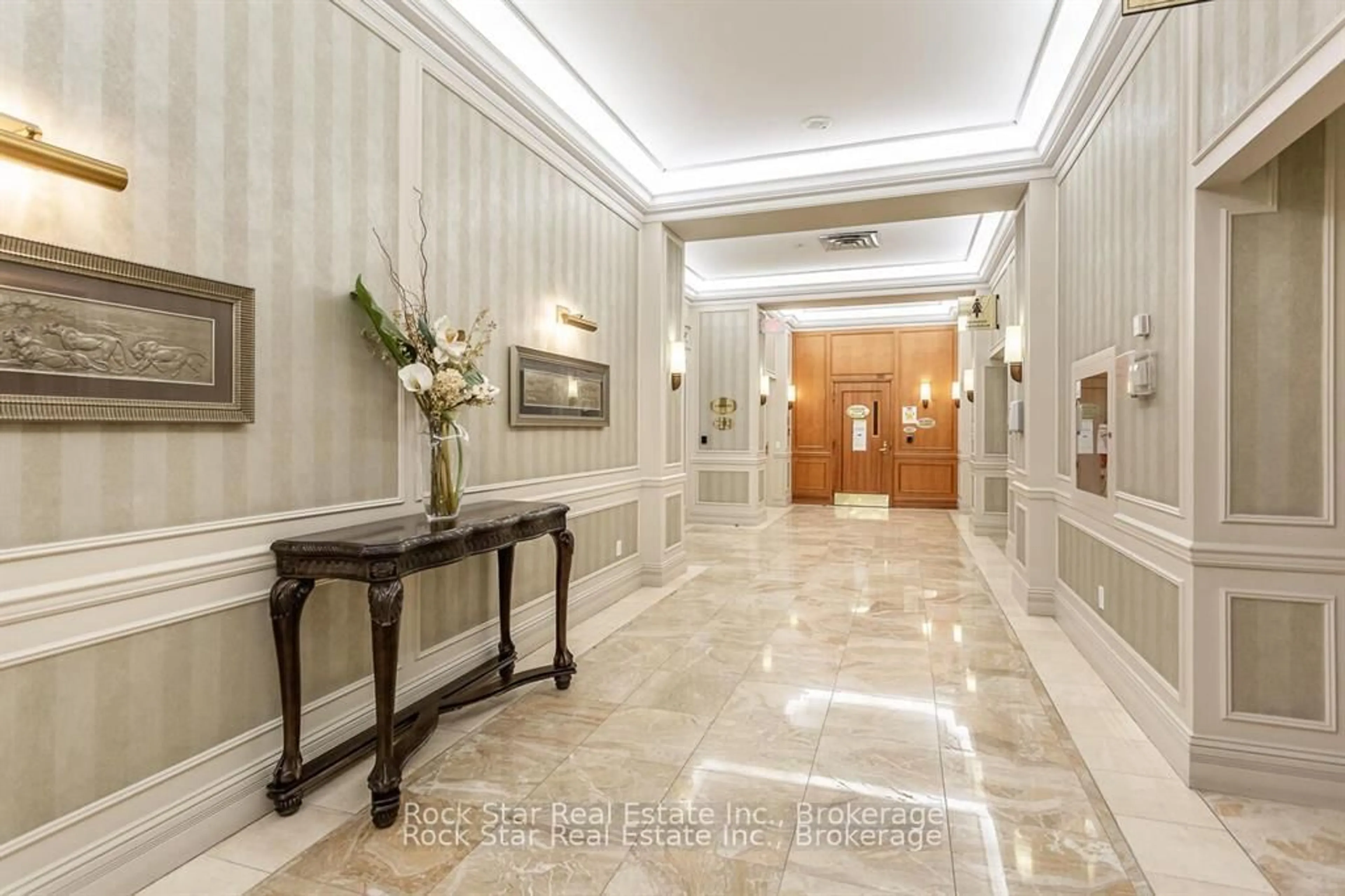 Indoor foyer for 35 Kingsbridge Garden Circ #408, Mississauga Ontario L5R 3Z5