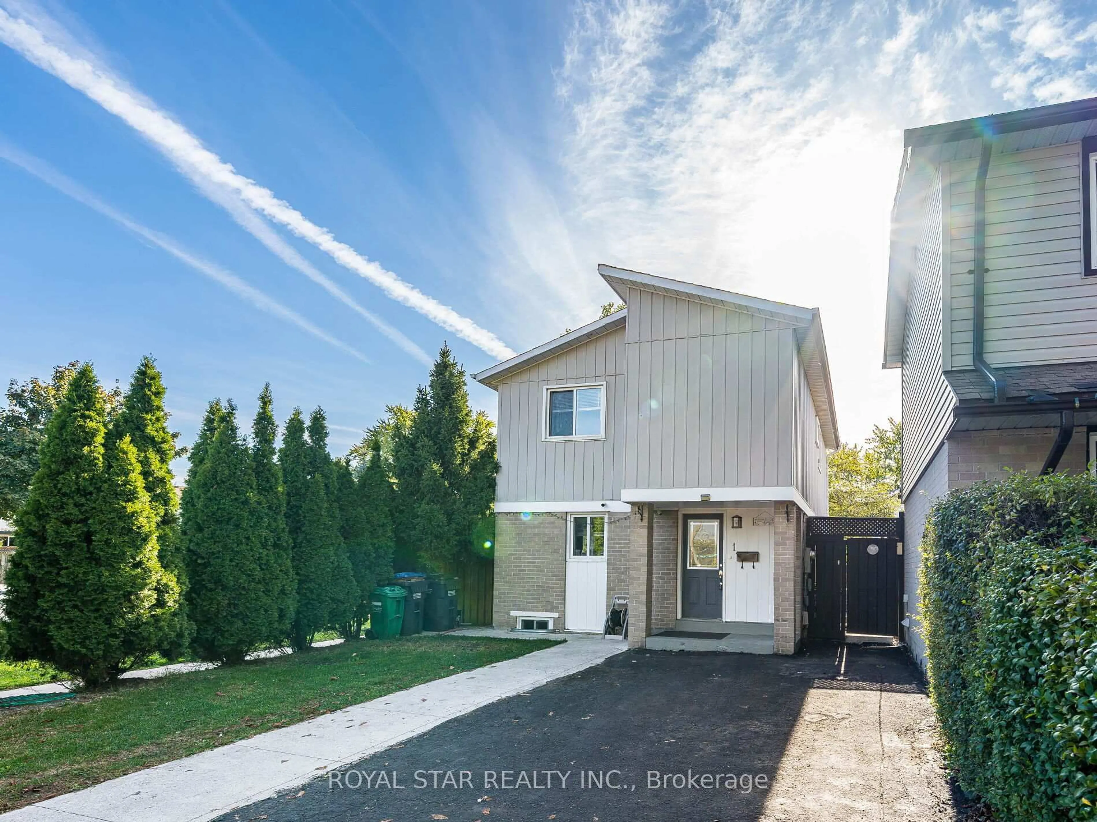 Home with vinyl exterior material, street for 1 Gold Finch Crt, Brampton Ontario L6S 2K7