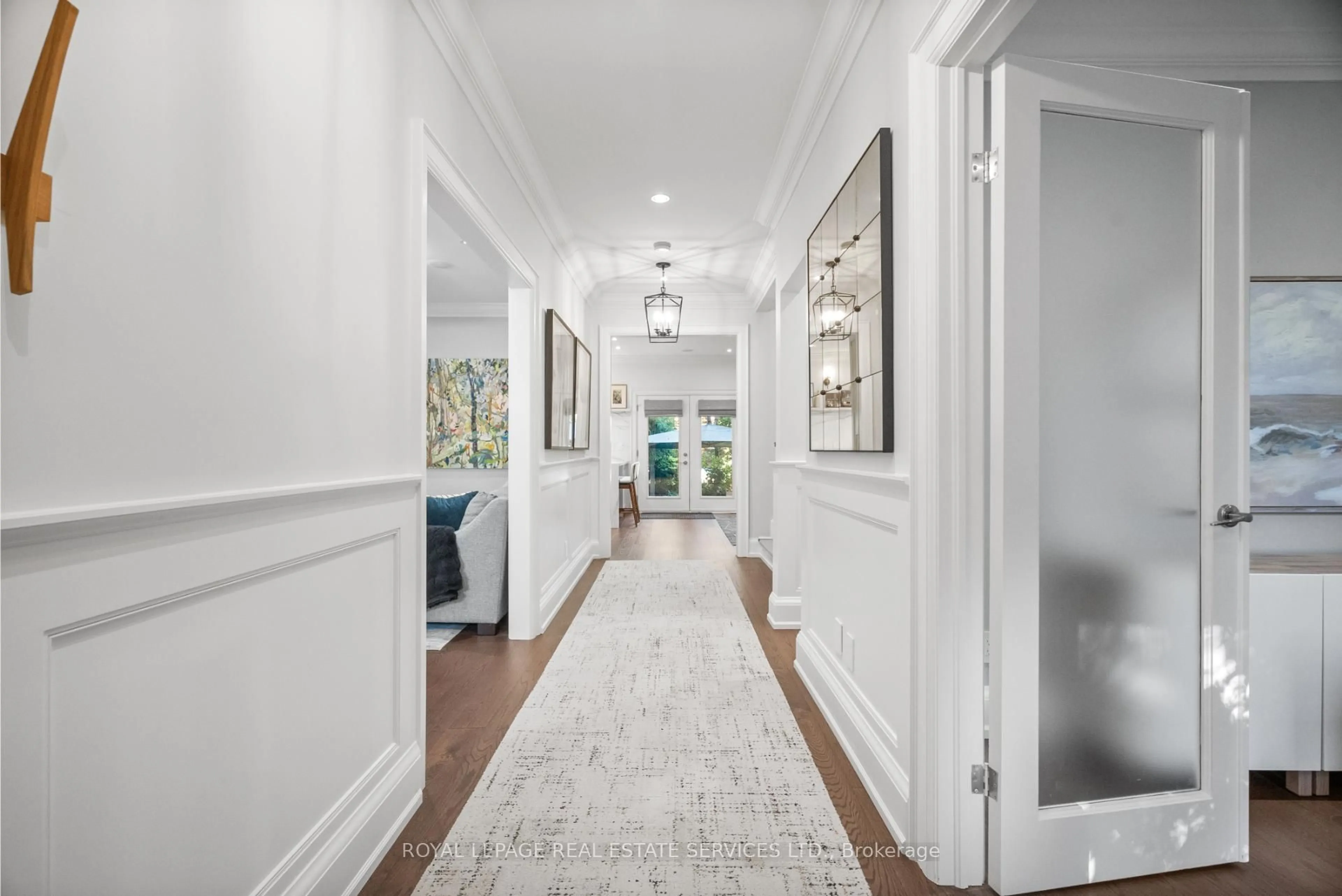 Indoor entryway for 132 Strath Ave, Toronto Ontario M8X 1R5