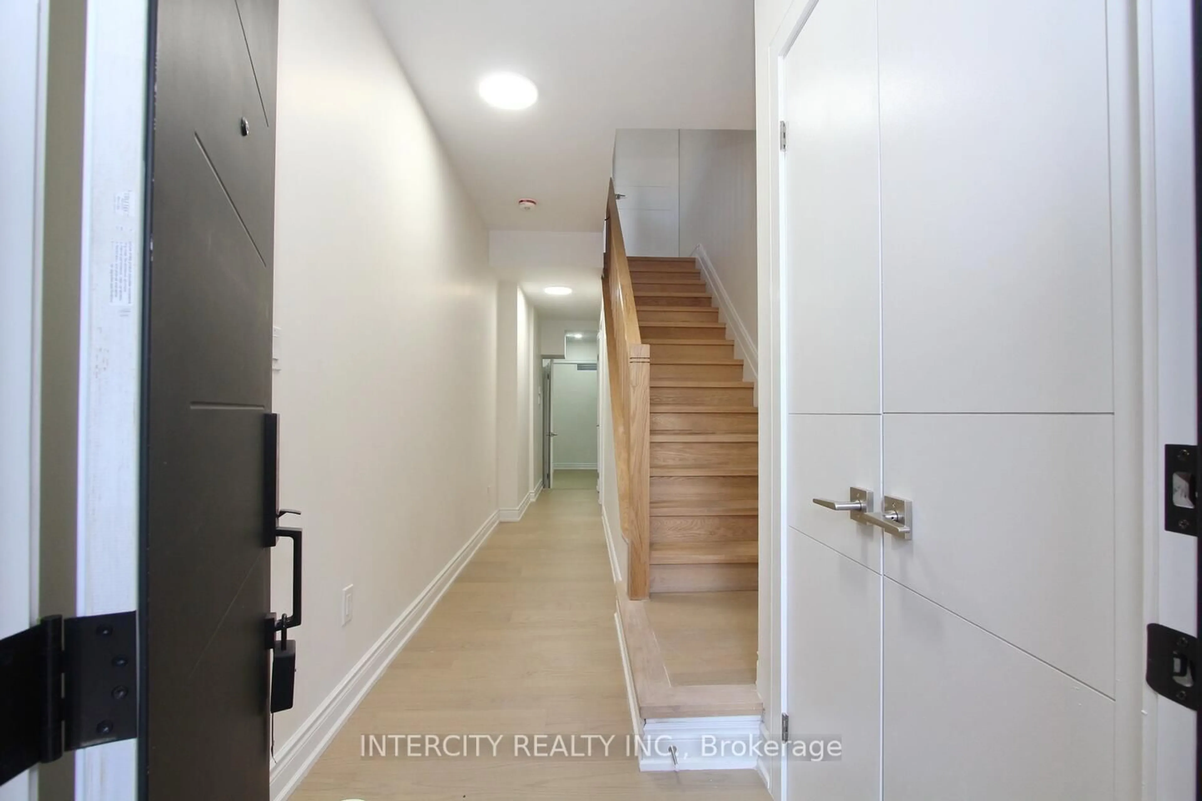 Indoor entryway for 11 Desiree Pl, Caledon Ontario L7E 4L2