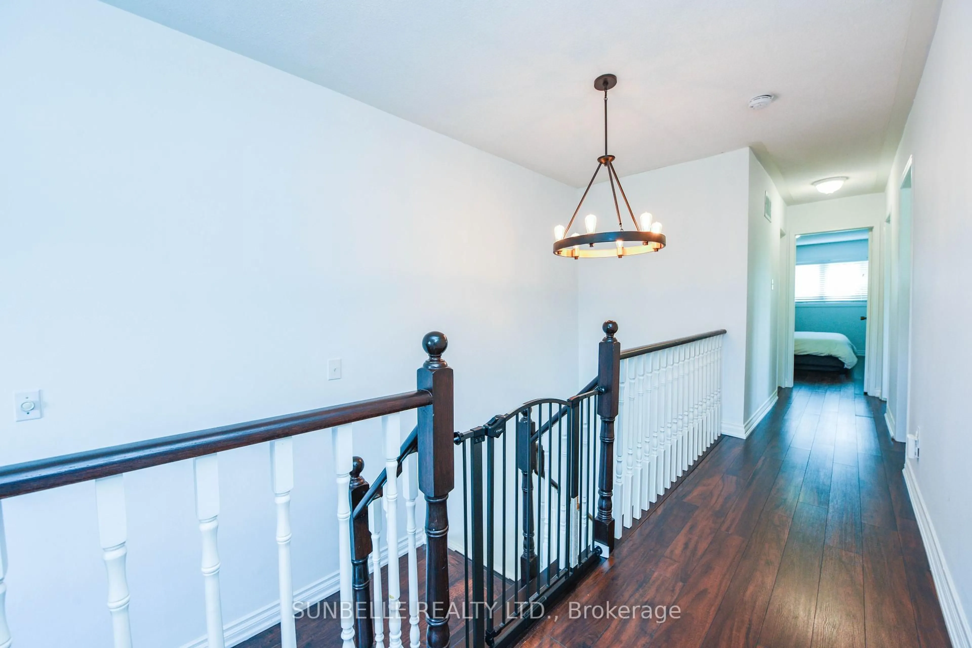 Indoor foyer for 3826 Allcroft Rd, Mississauga Ontario L5N 6V6