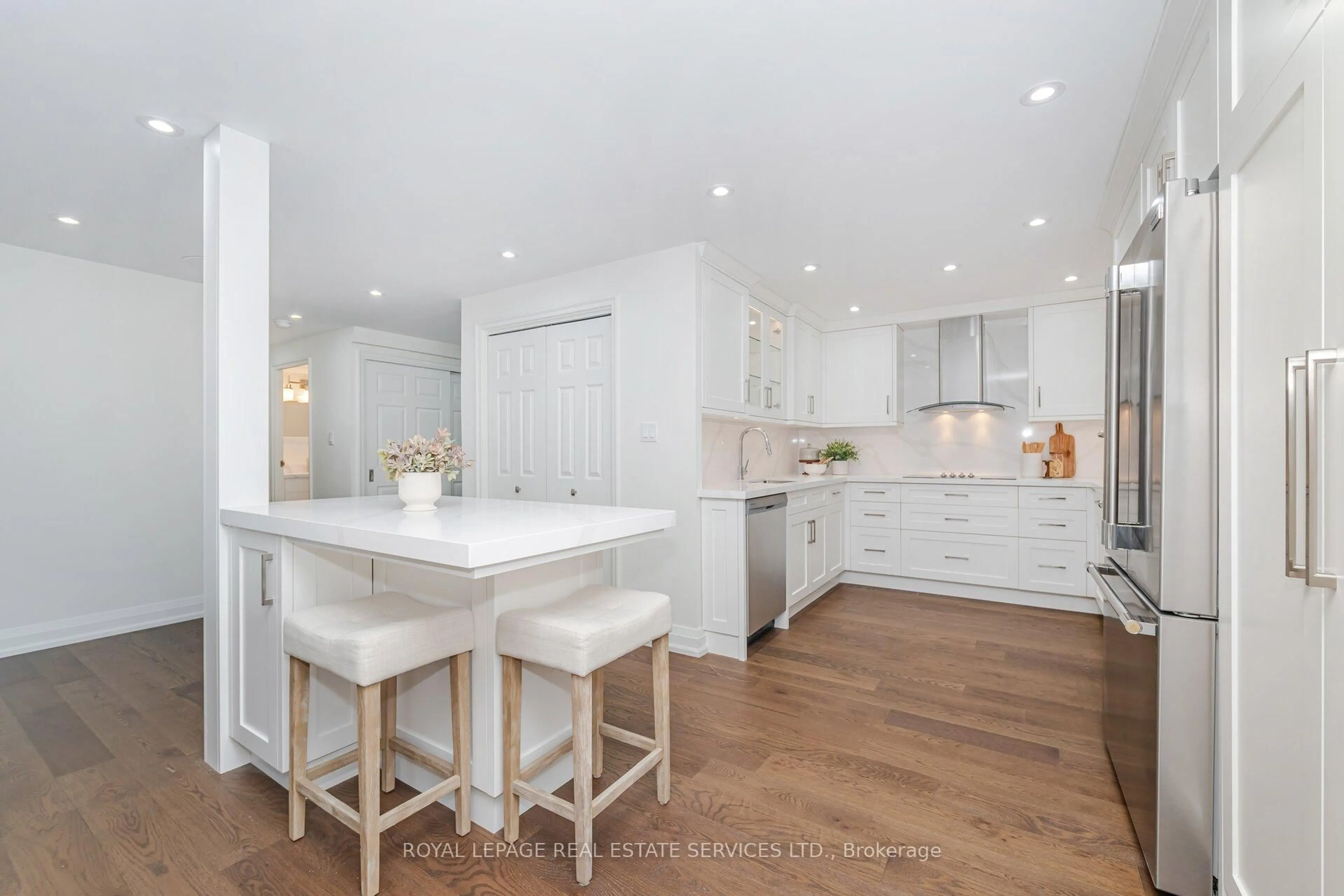 Open concept kitchen, unknown for 2180 Marine Dr #306, Oakville Ontario L6L 5V2