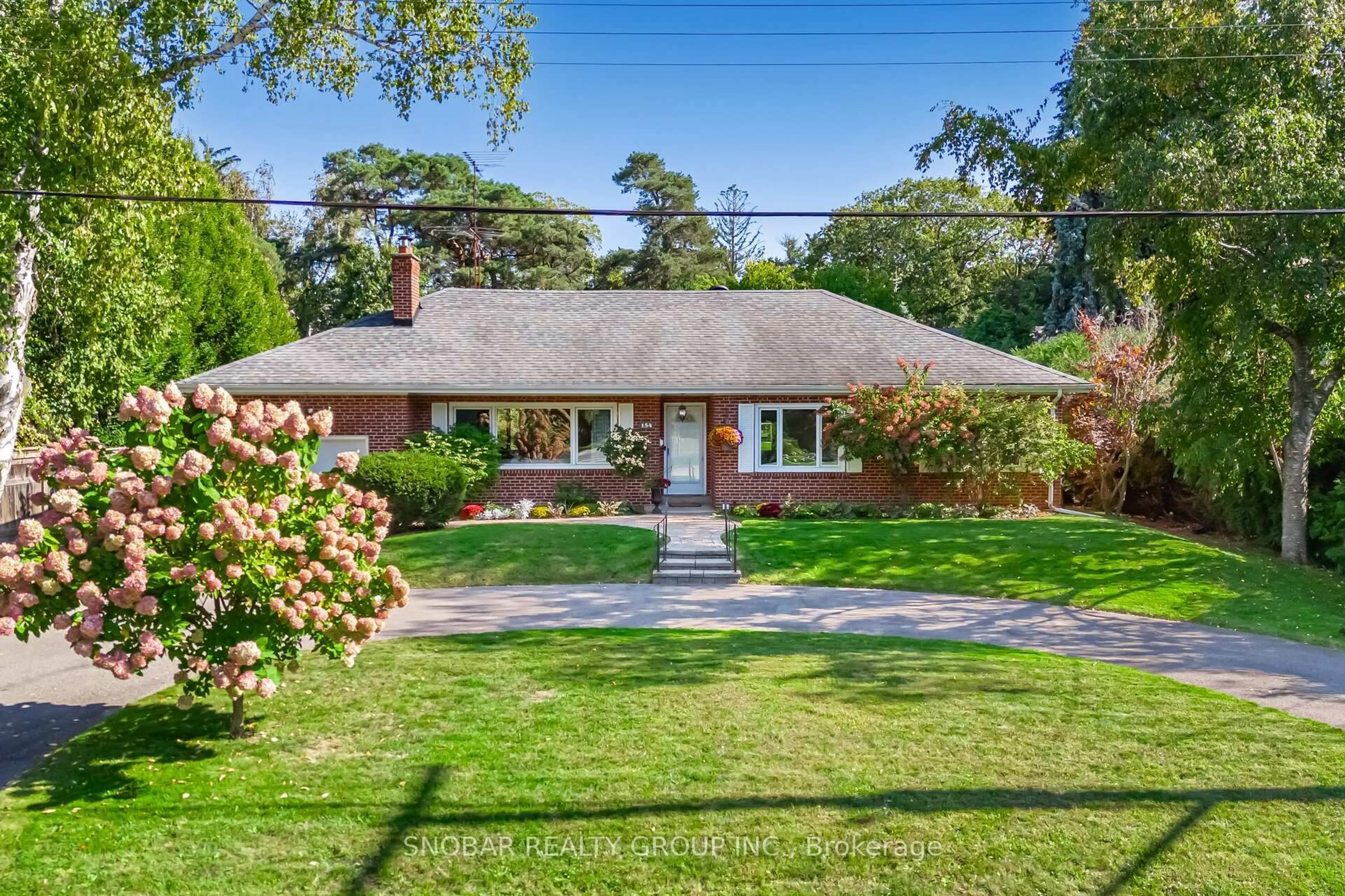 Home with brick exterior material, street for 154 Maplewood Rd, Mississauga Ontario L5G 2M6