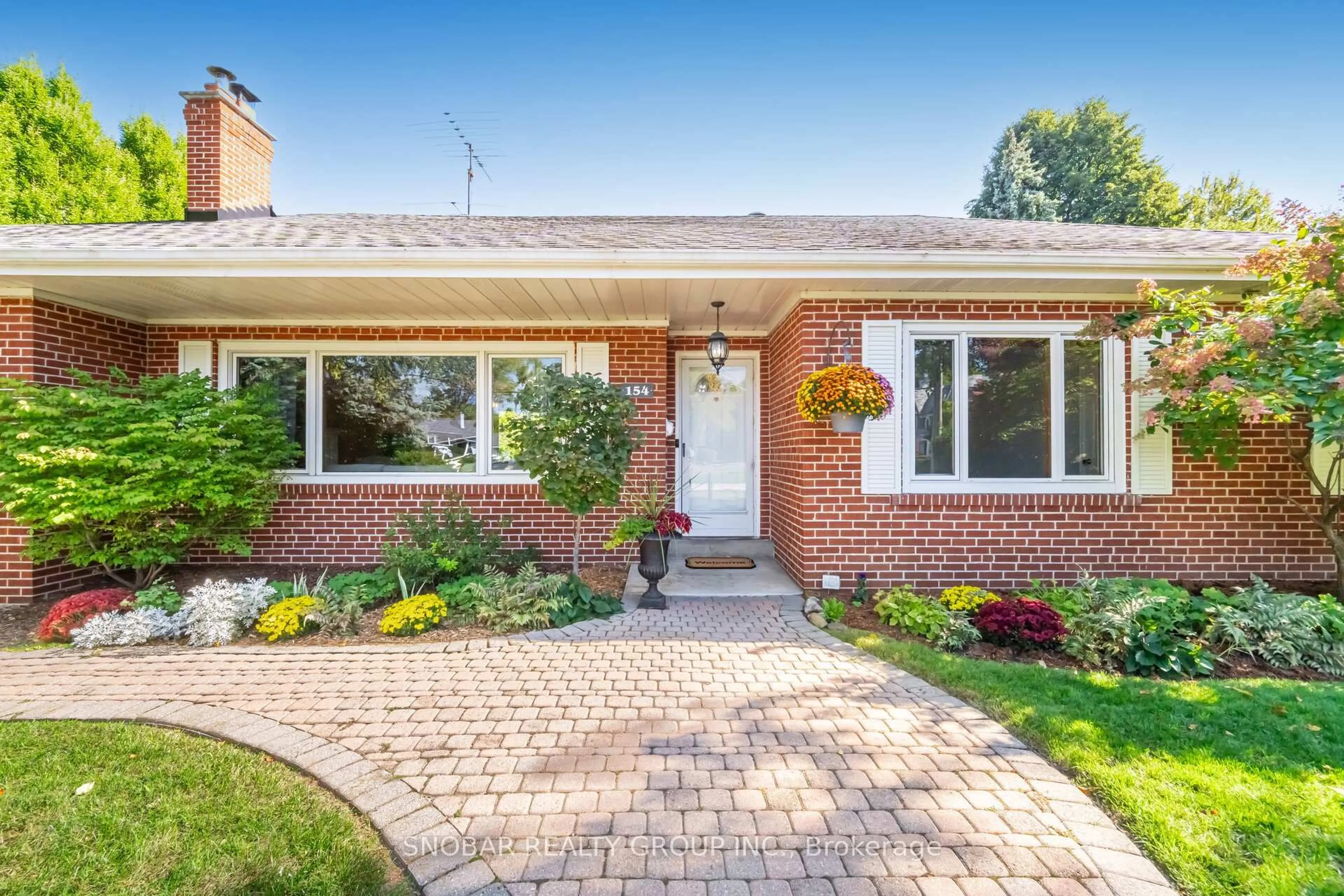 Home with brick exterior material, street for 154 Maplewood Rd, Mississauga Ontario L5G 2M6