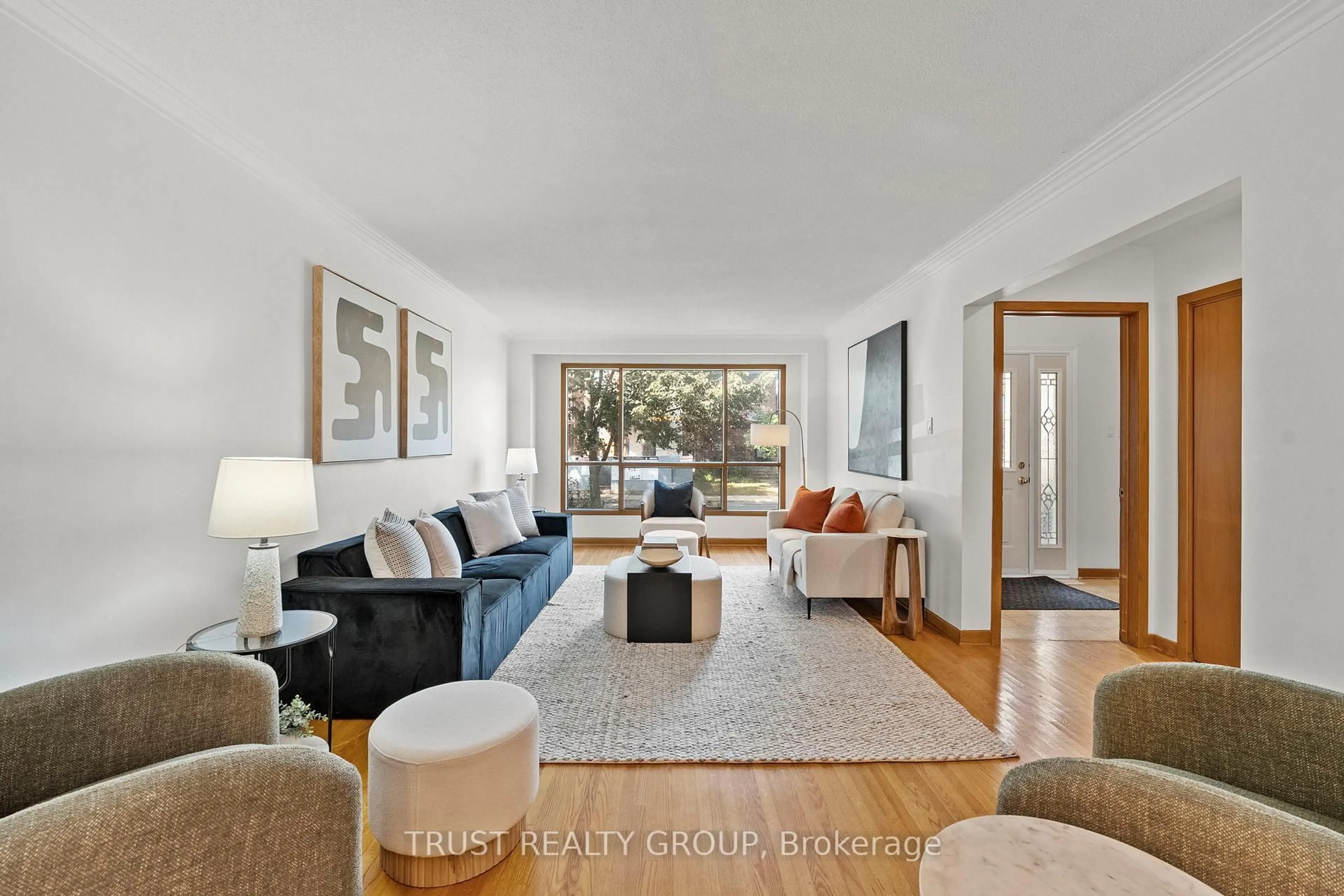 Living room with furniture, unknown for 43 Westminster Ave, Toronto Ontario M6R 1N3