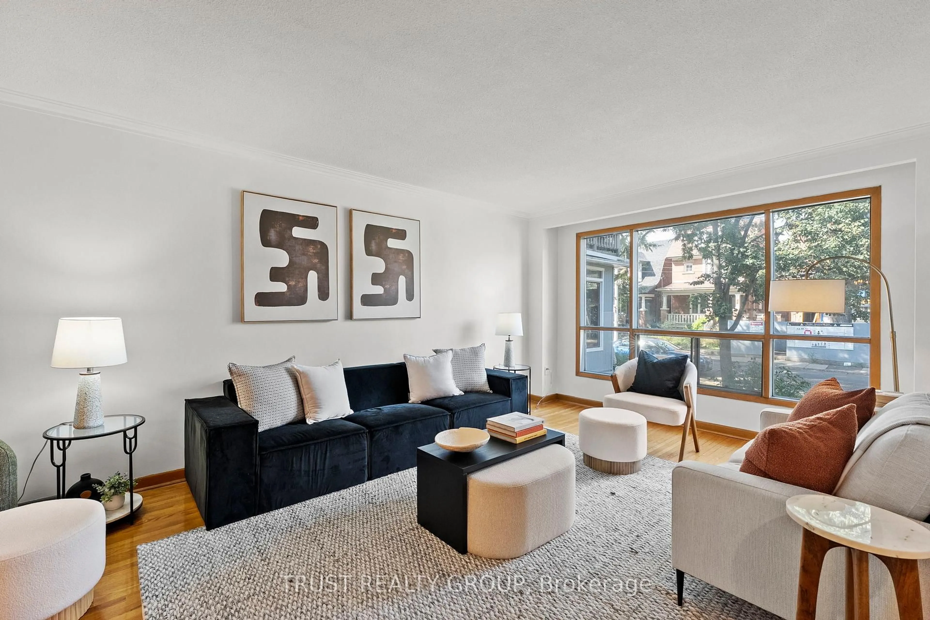 Living room with furniture, unknown for 43 Westminster Ave, Toronto Ontario M6R 1N3