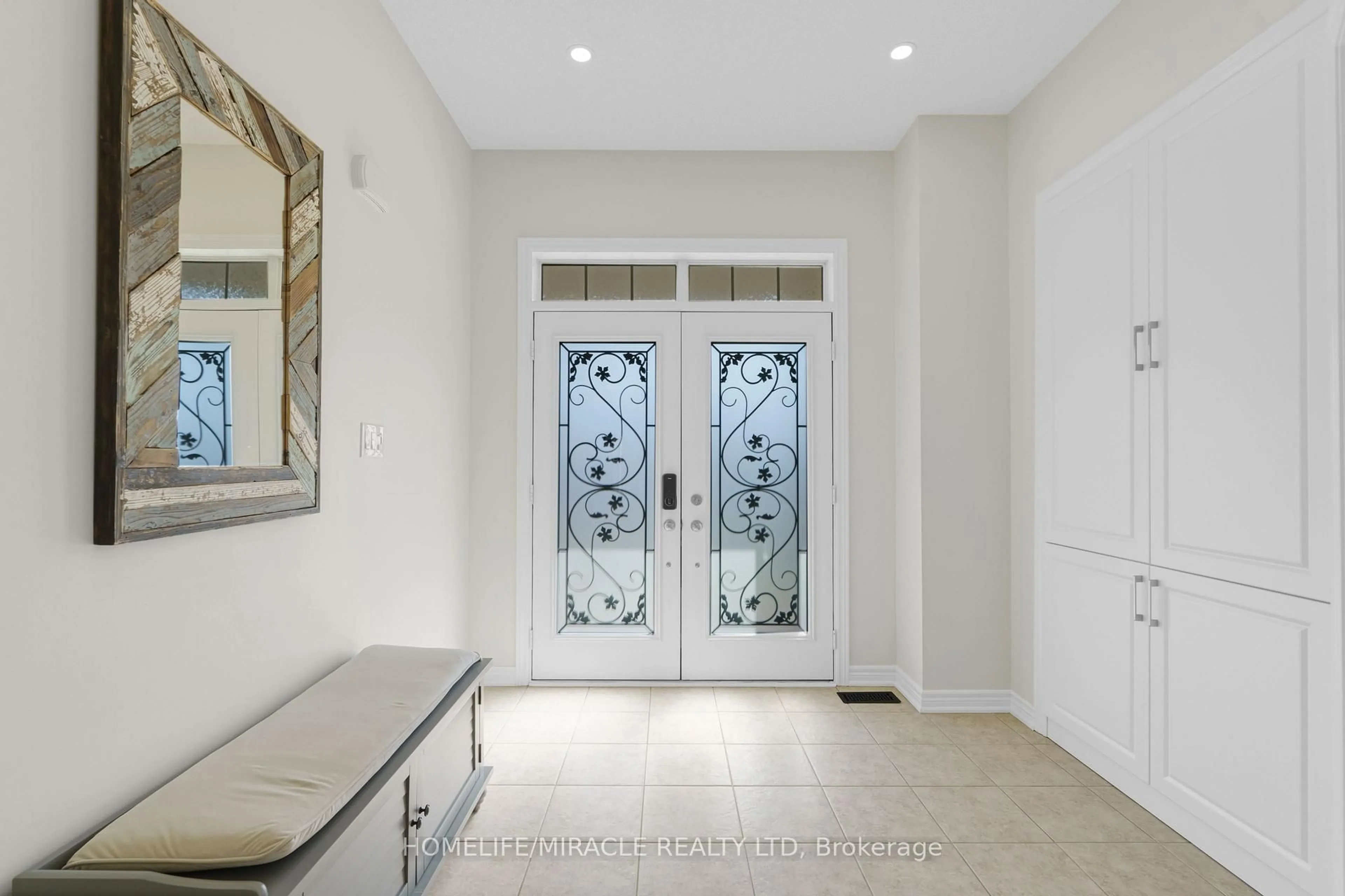 Indoor entryway for 26 Fitzgibson St, Brampton Ontario L6Y 0H8
