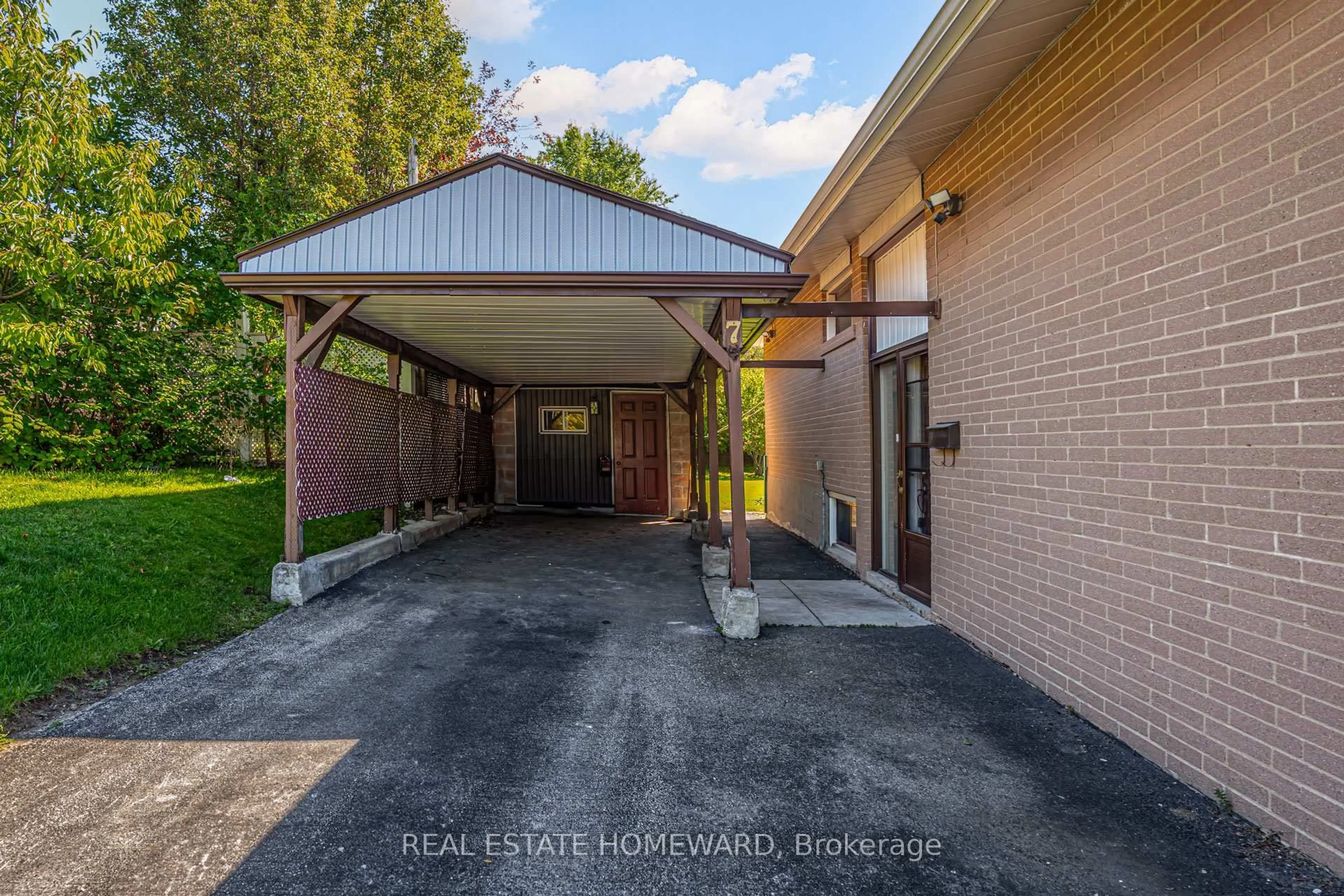 Unknown for 7 Jacinta Dr, Toronto Ontario M6L 1H6
