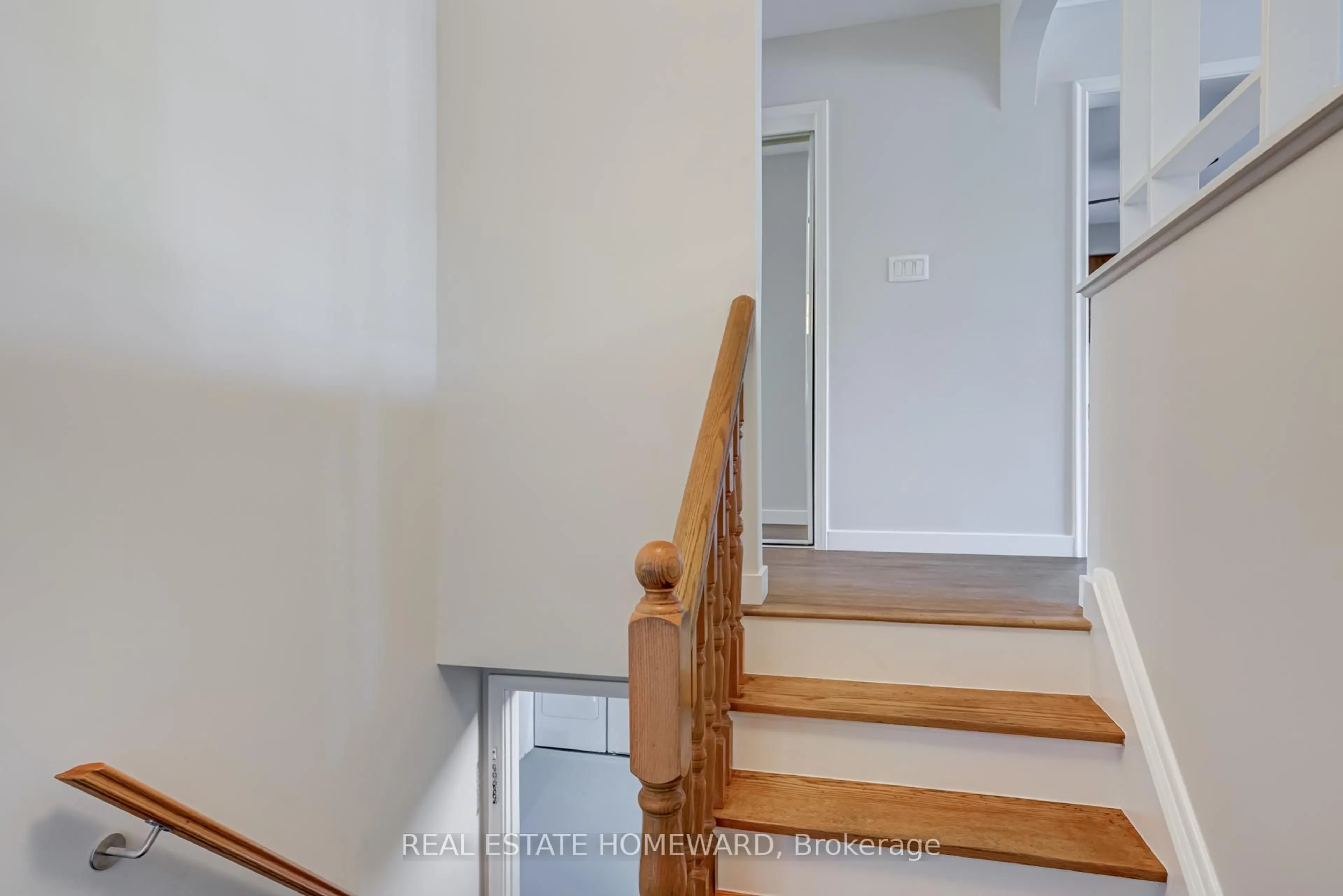 Stairs for 7 Jacinta Dr, Toronto Ontario M6L 1H6