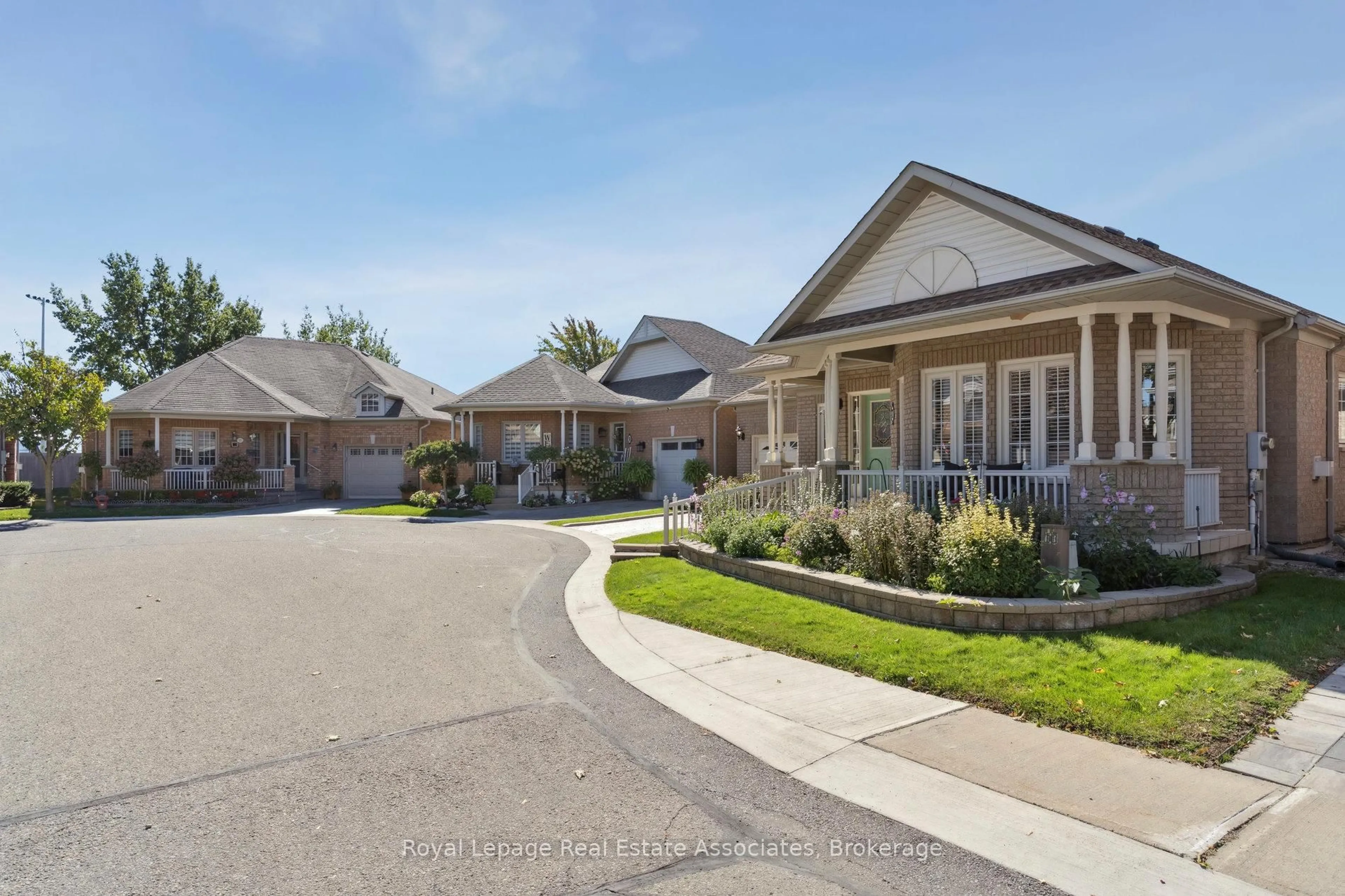 Home with brick exterior material, street for 7 Powder Mill Crt, Brampton Ontario L6R 1W5