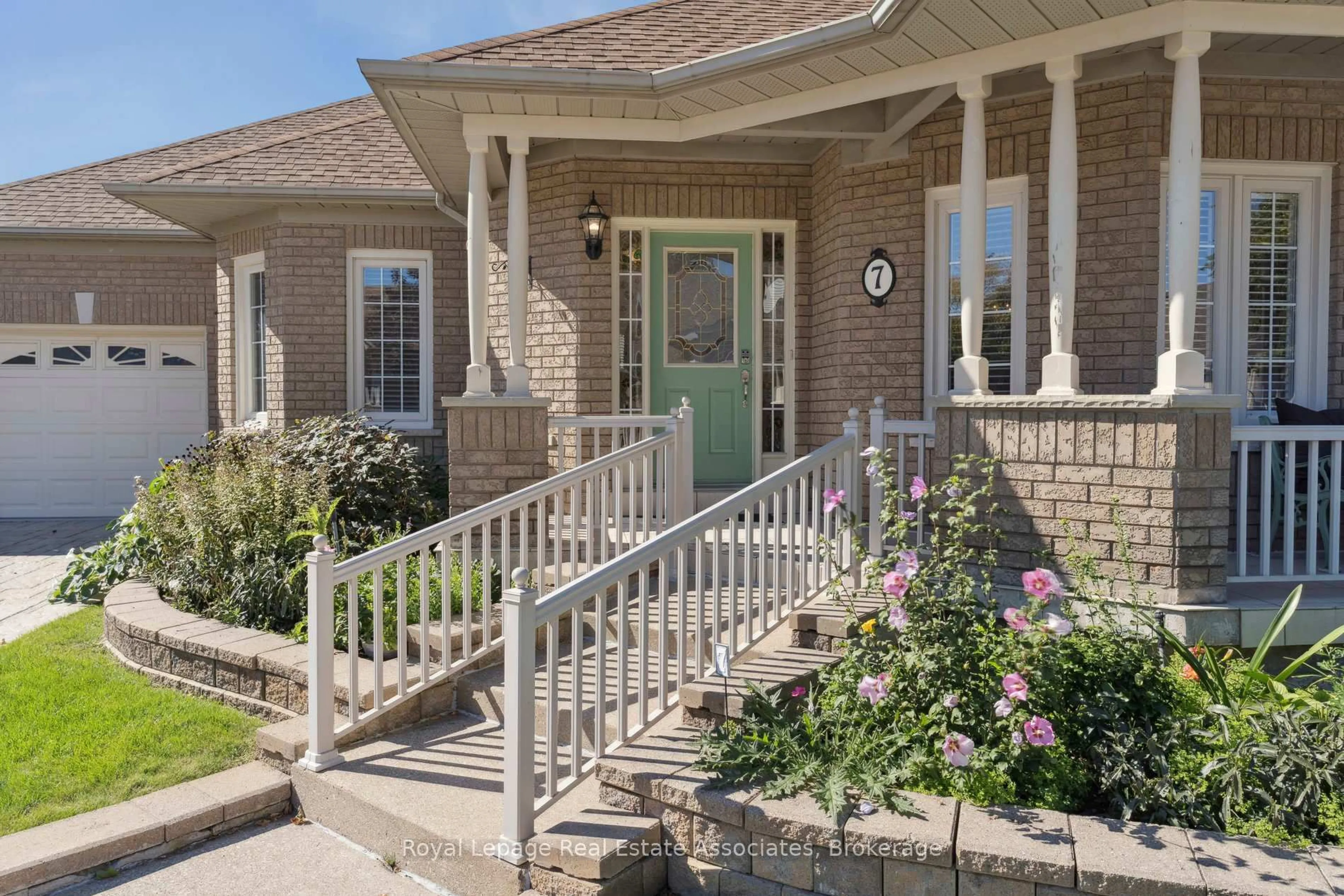 Home with brick exterior material, street for 7 Powder Mill Crt, Brampton Ontario L6R 1W5