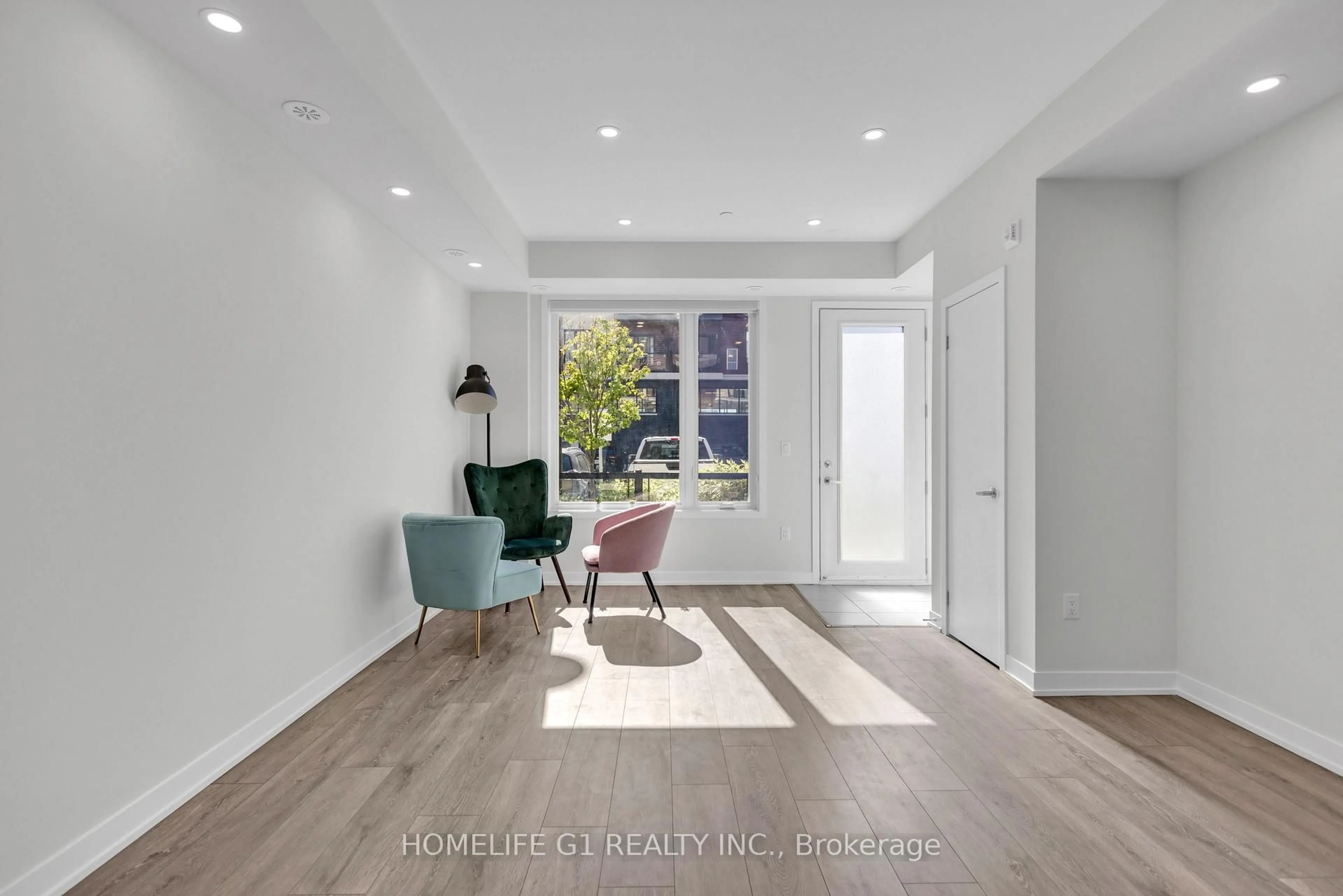 Indoor entryway for 3429 Ridgeway Dr, Mississauga Ontario L5L 0B9