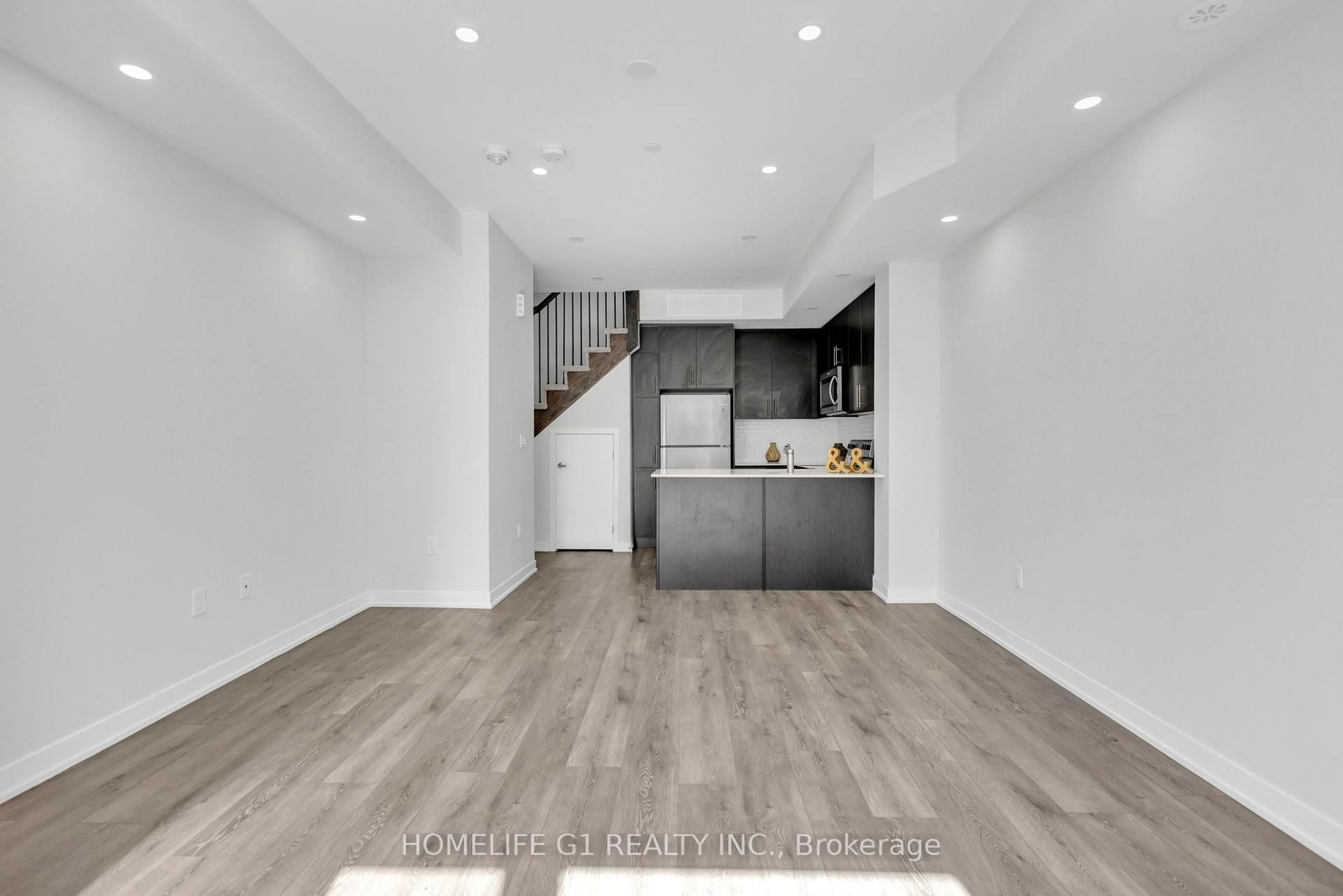 Open concept kitchen, unknown for 3429 Ridgeway Dr, Mississauga Ontario L5L 0B9