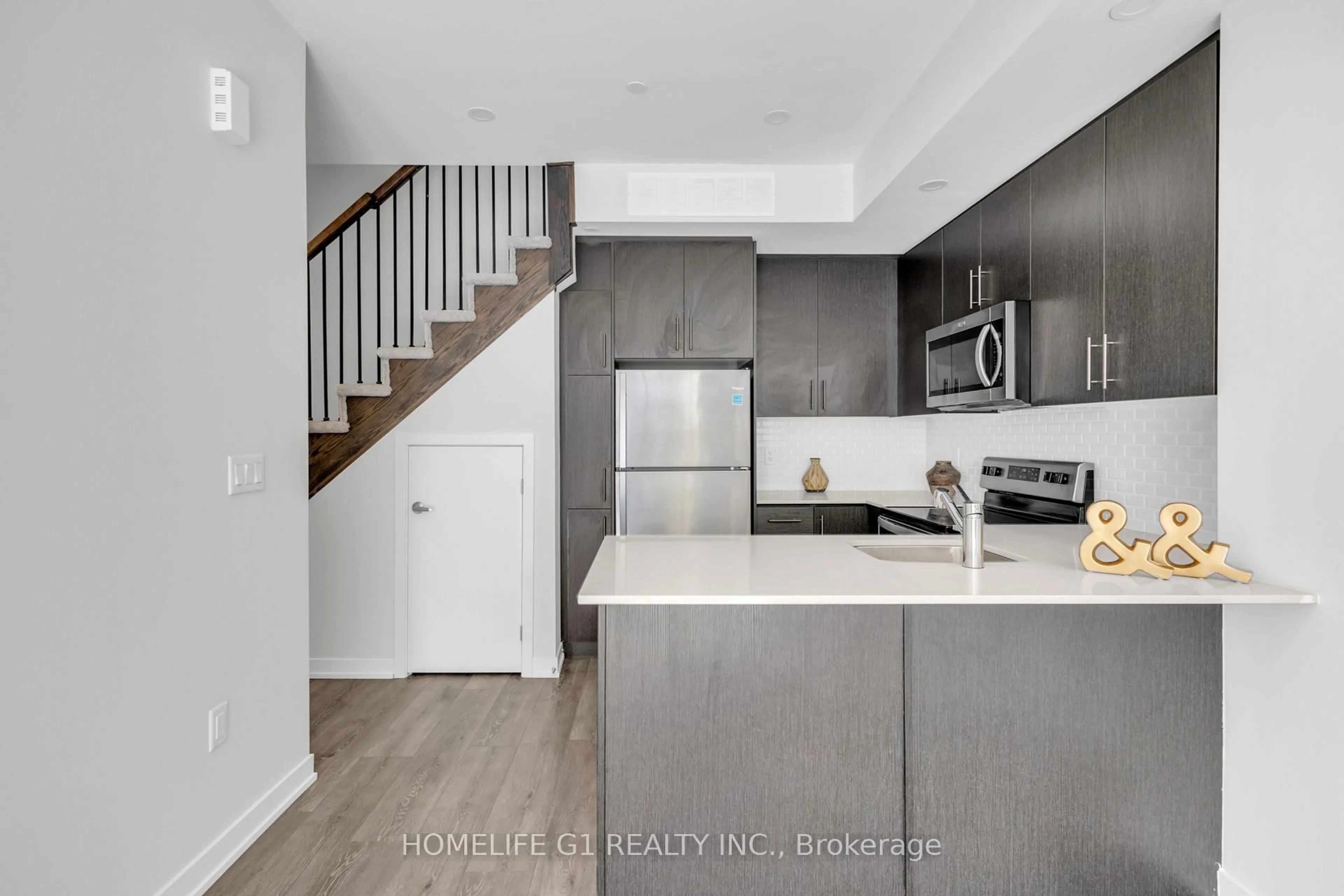 Open concept kitchen, unknown for 3429 Ridgeway Dr, Mississauga Ontario L5L 0B9