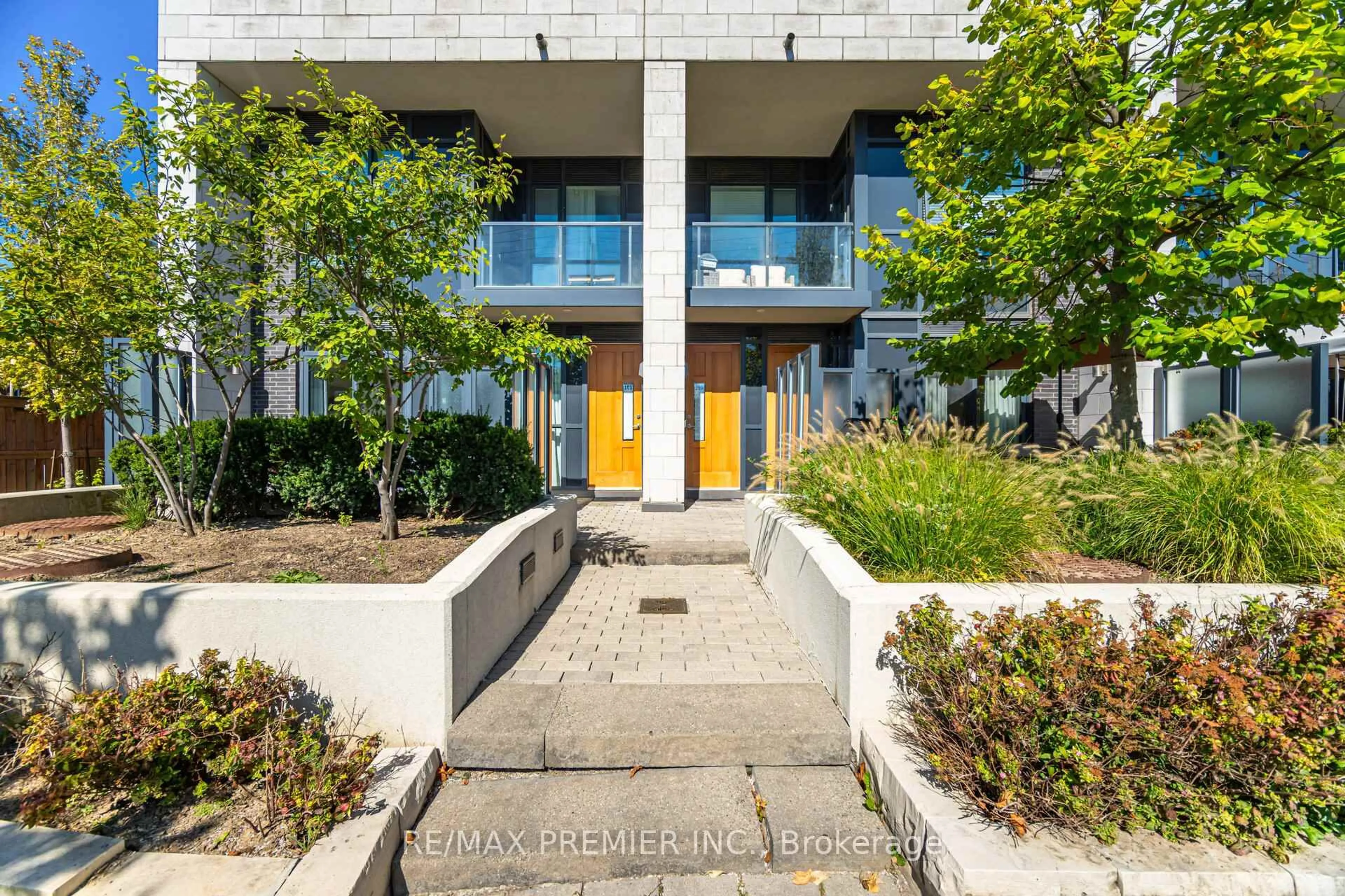 Unknown for 2800 KEELE St #TH 107, Toronto Ontario M3M 0B8